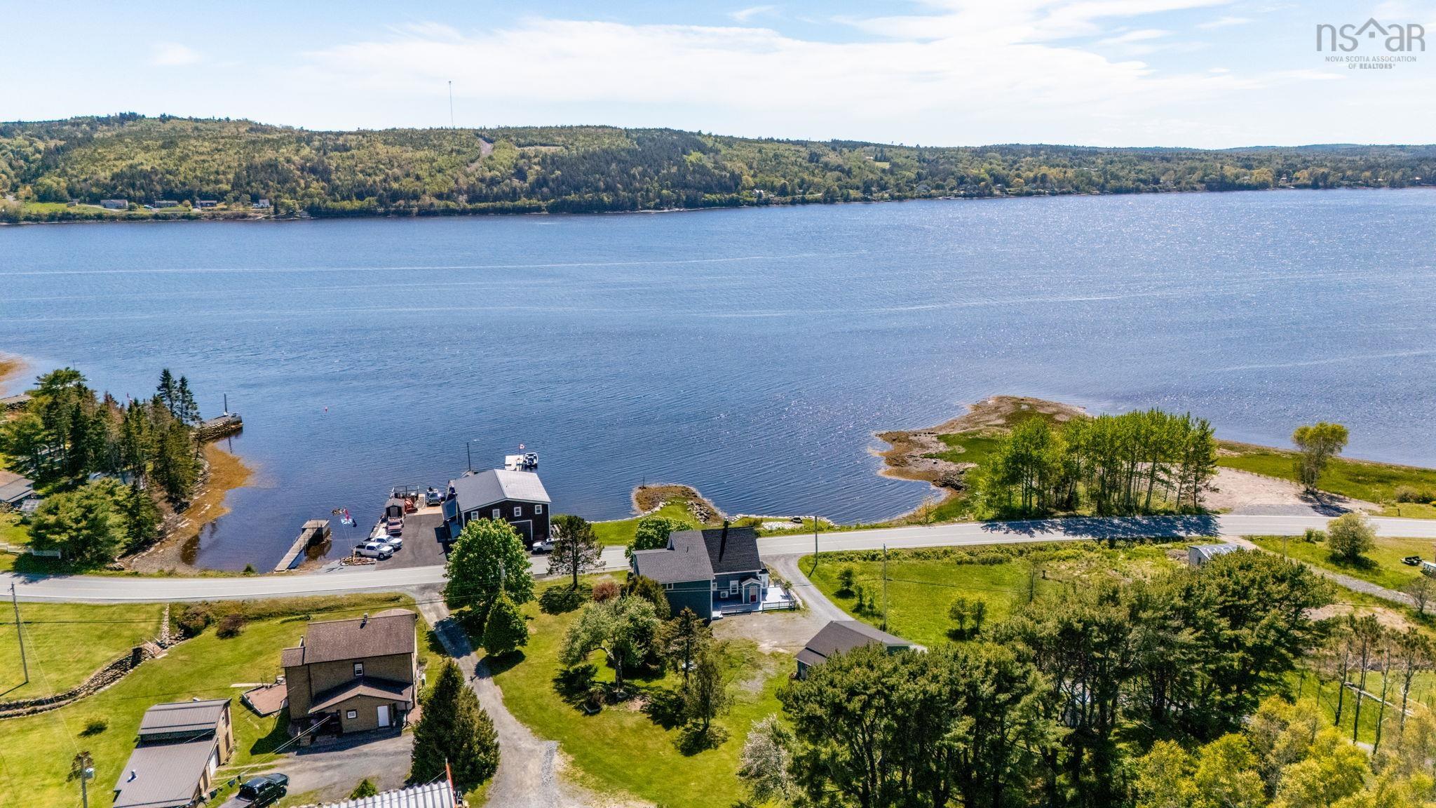 $849,900.00: 4648 332 Highway, East Lahave