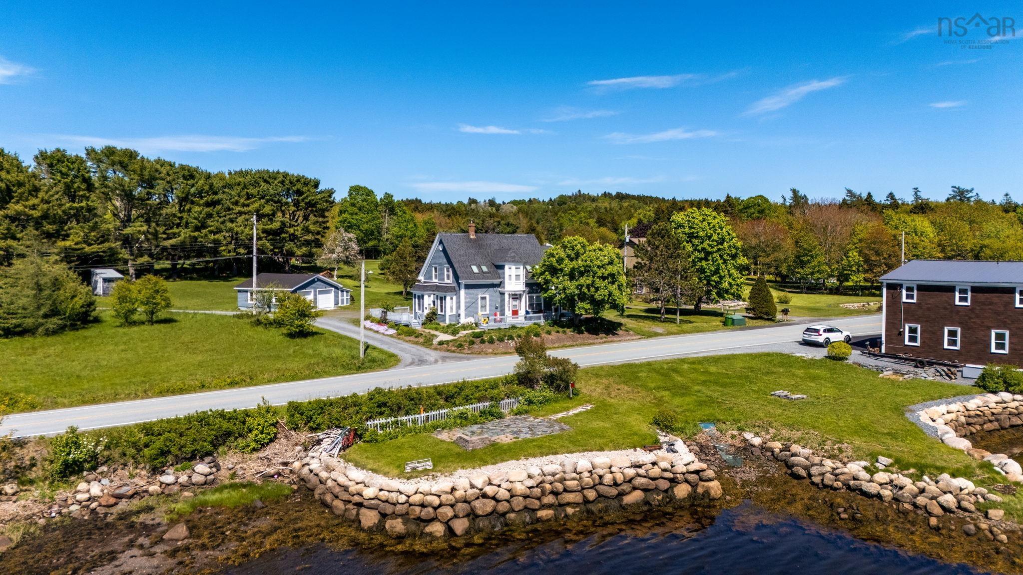 $849,900.00: 4648 332 Highway, East Lahave