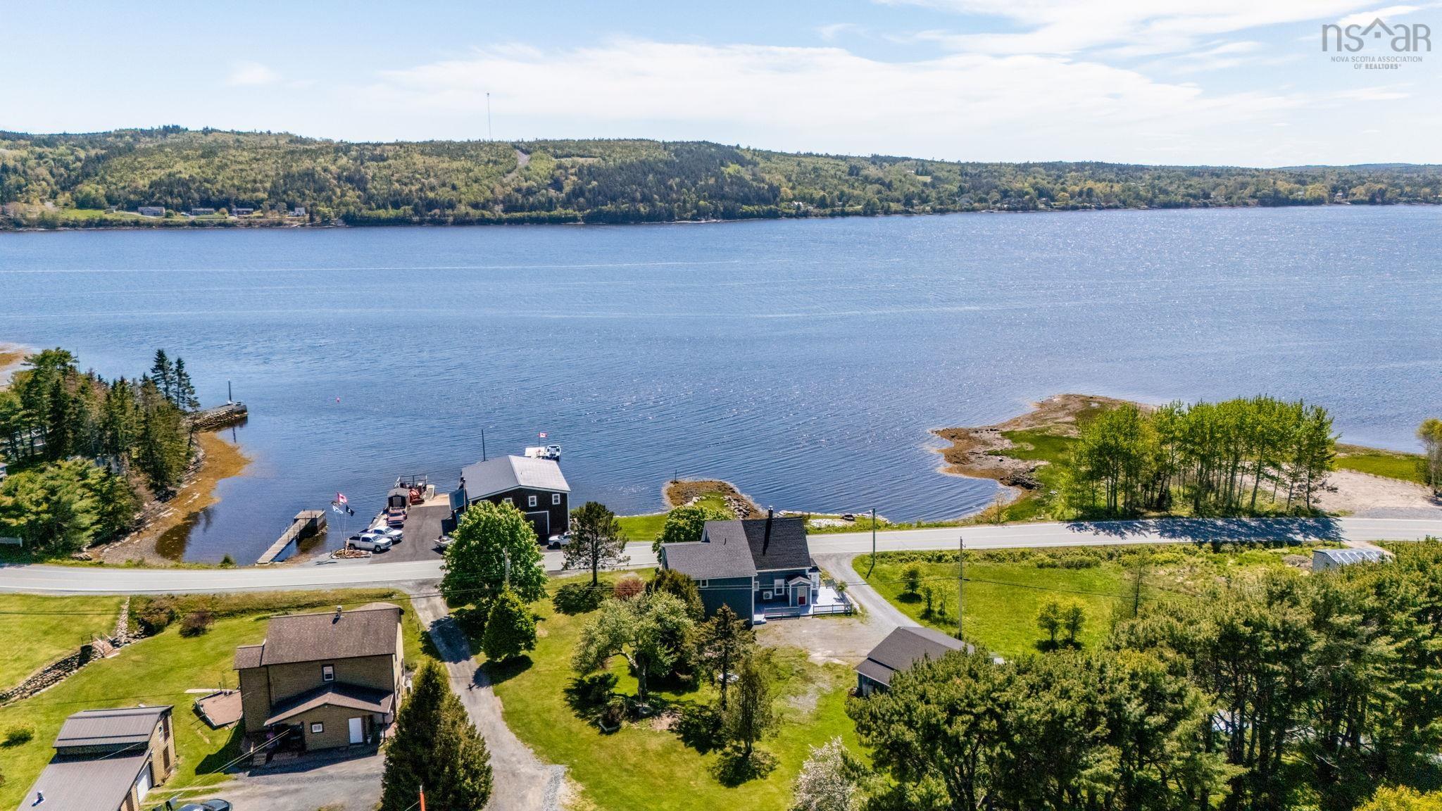 $849,900.00: 4648 332 Highway, East Lahave
