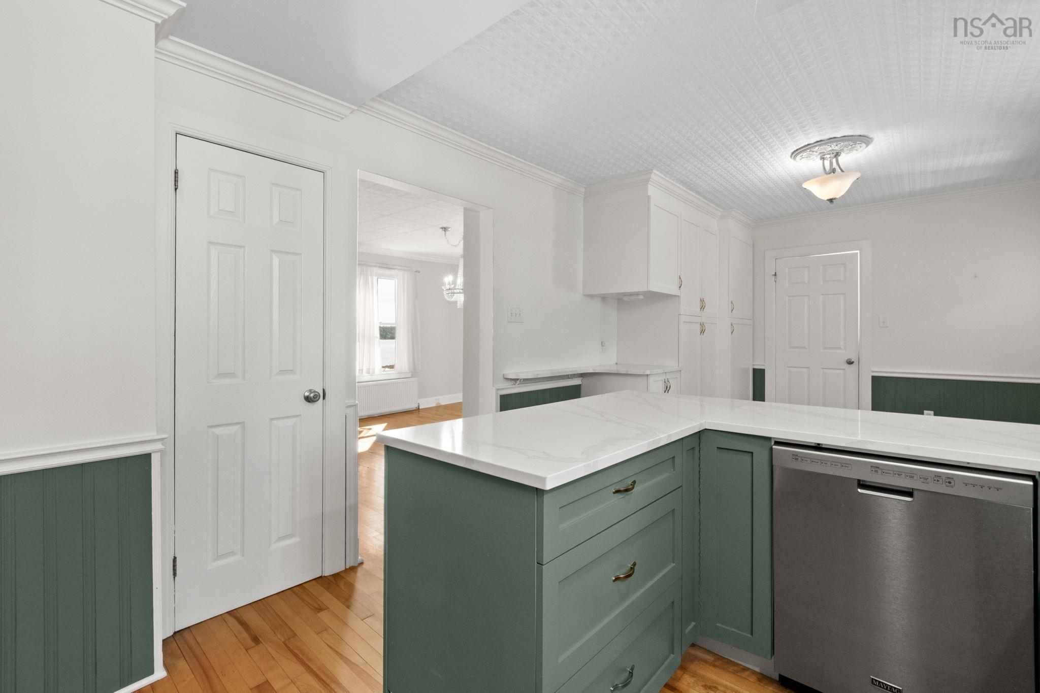 $849,900.00: 4648 332 Highway, East Lahave