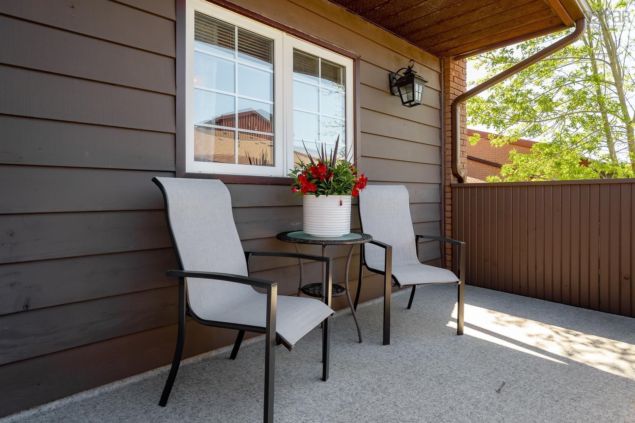 $320,000.00: 14 4 Rose Way, Dartmouth