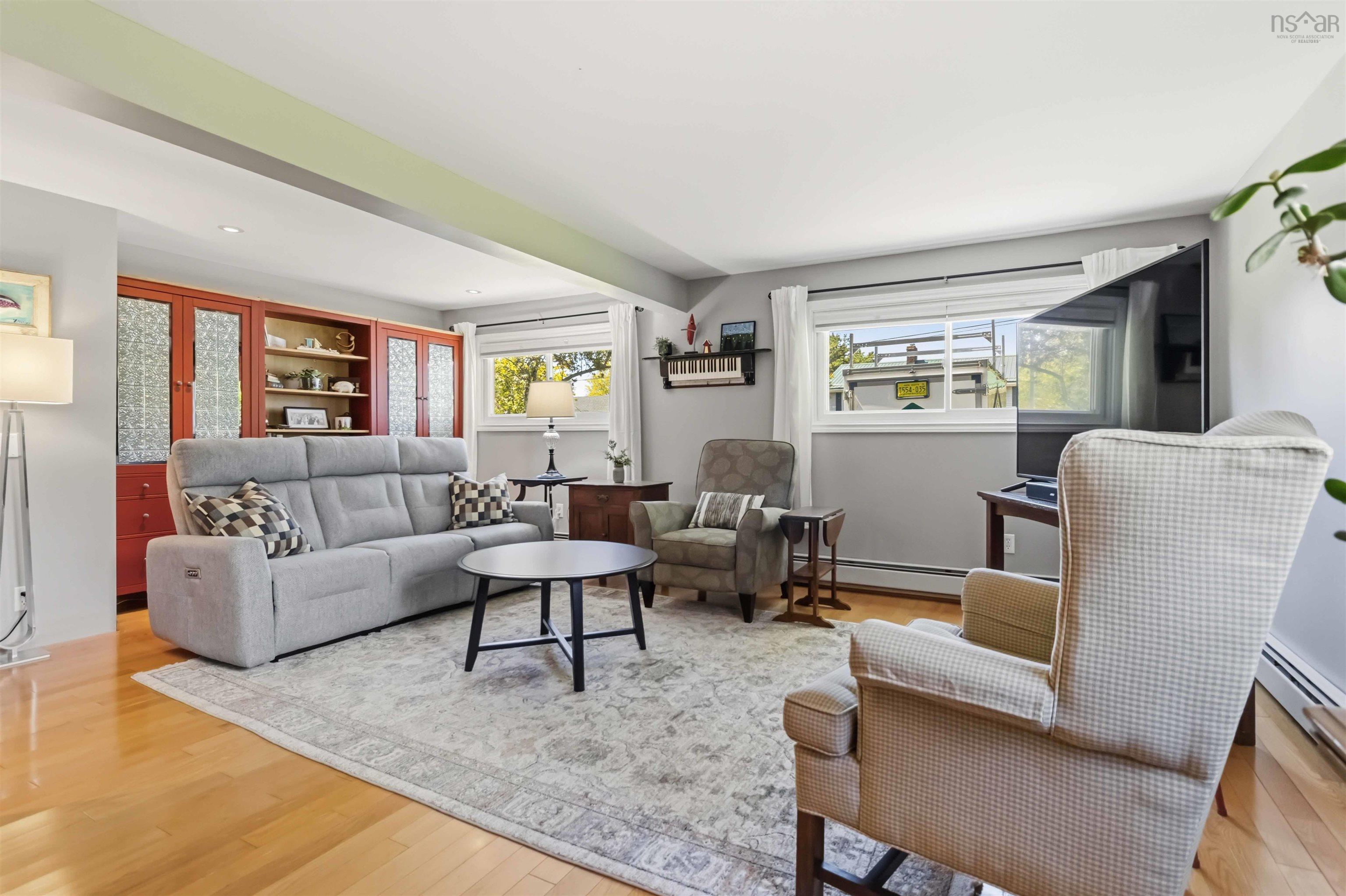 $595,500.00: 122 Brook Street, Lunenburg