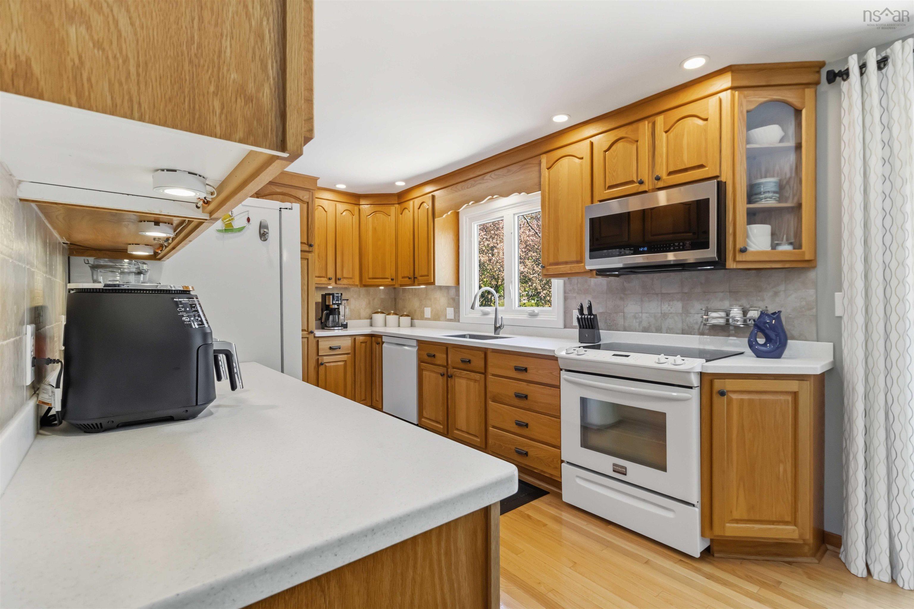 $595,500.00: 122 Brook Street, Lunenburg