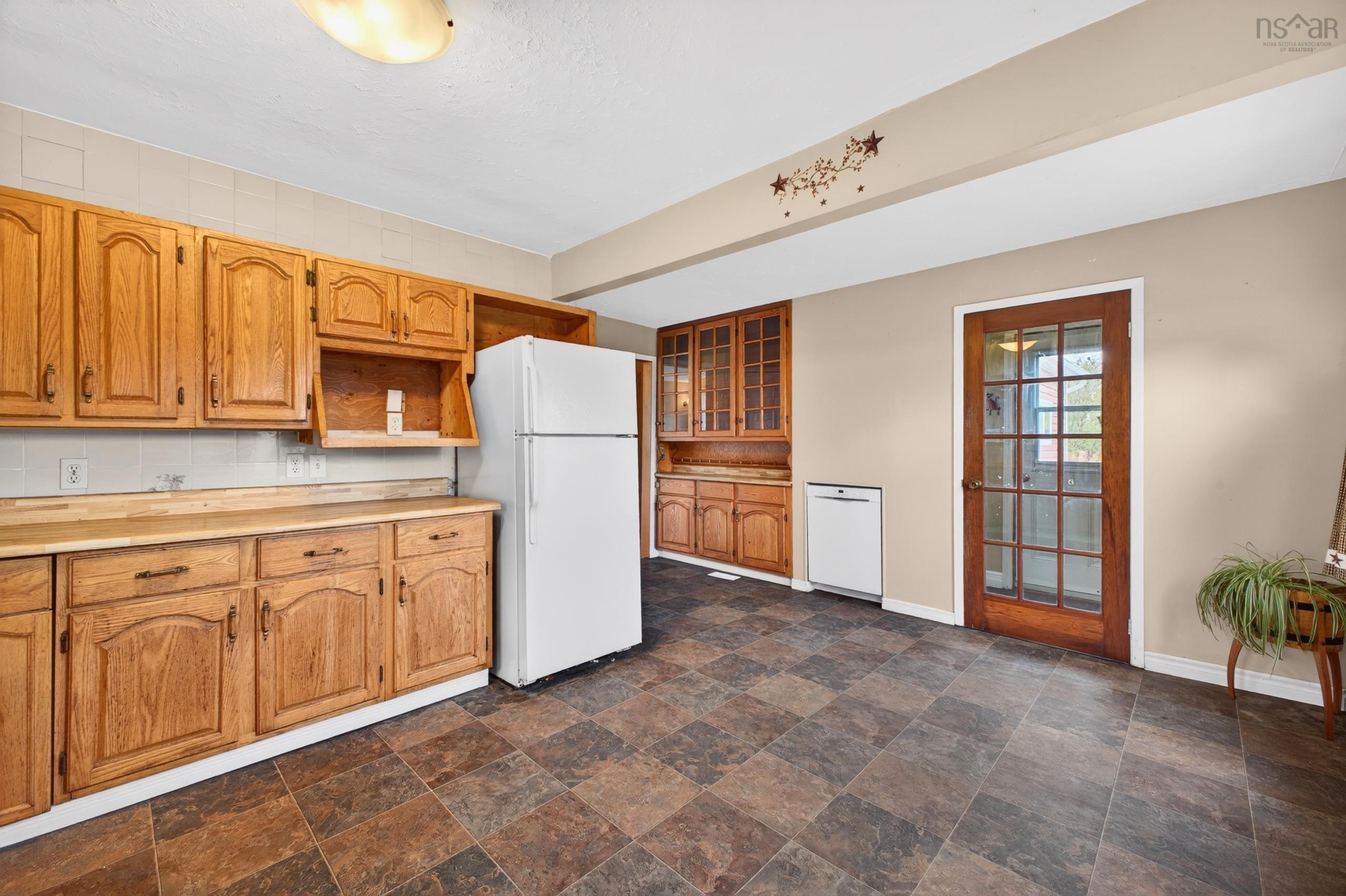 $180,000.00: 410 AUBURN Avenue, Stellarton