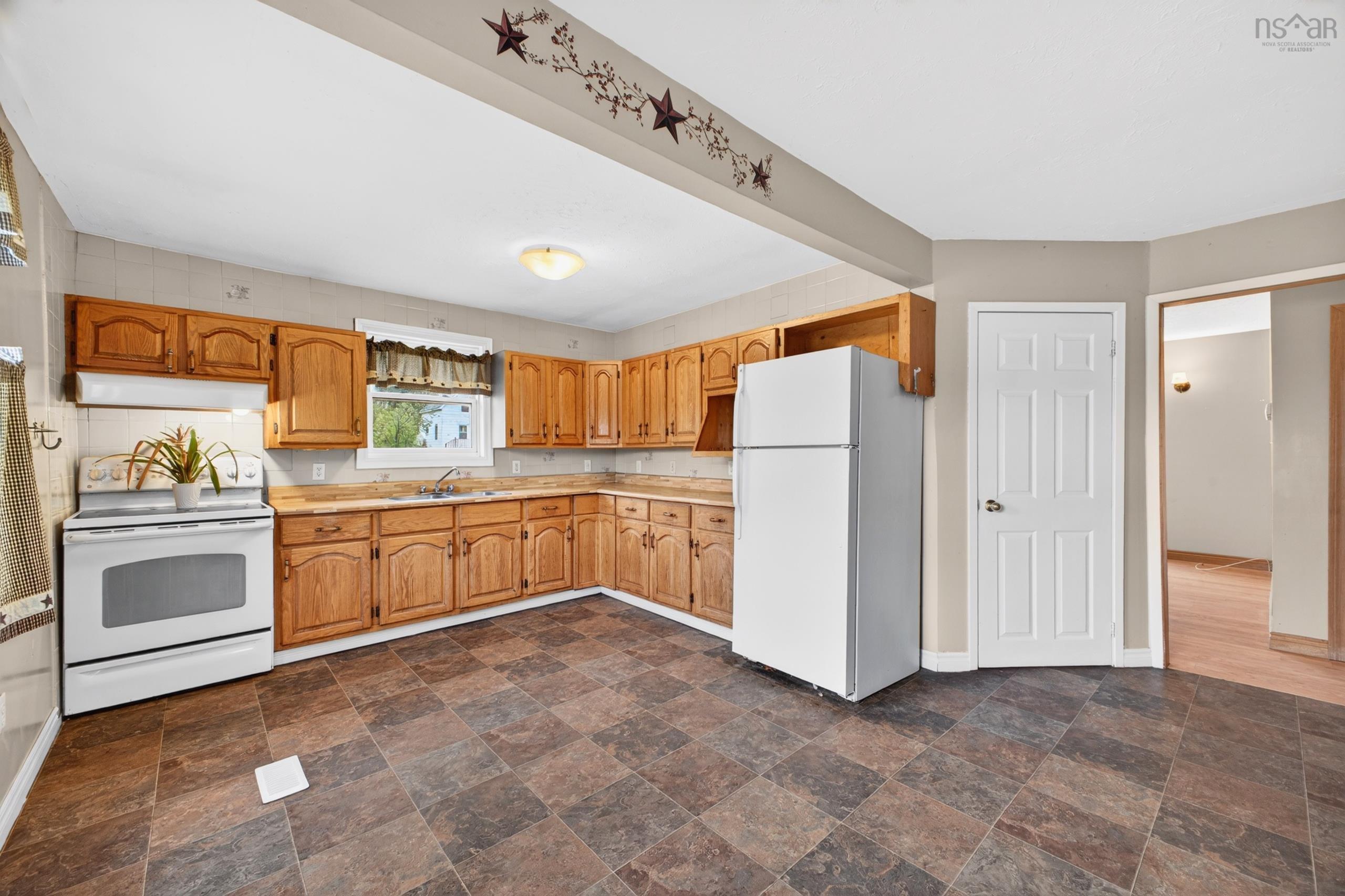 $180,000.00: 410 AUBURN Avenue, Stellarton