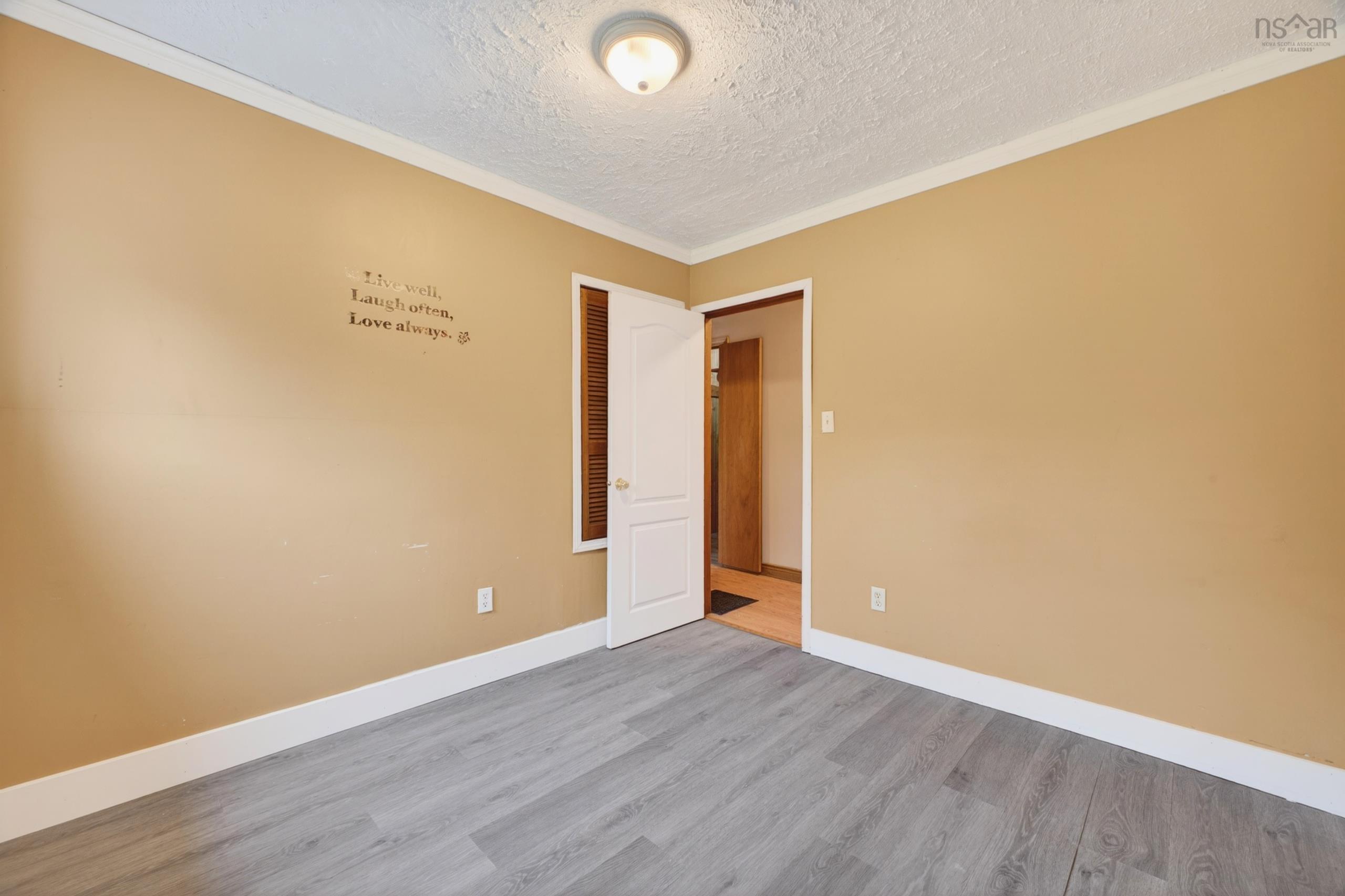 $180,000.00: 410 AUBURN Avenue, Stellarton
