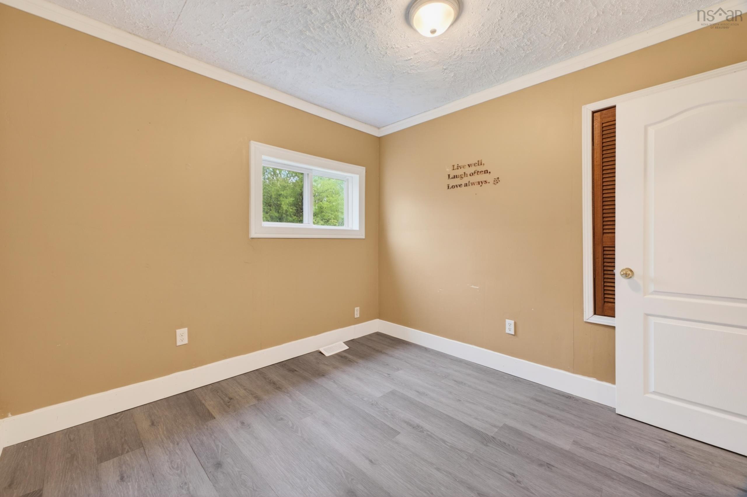 $180,000.00: 410 AUBURN Avenue, Stellarton