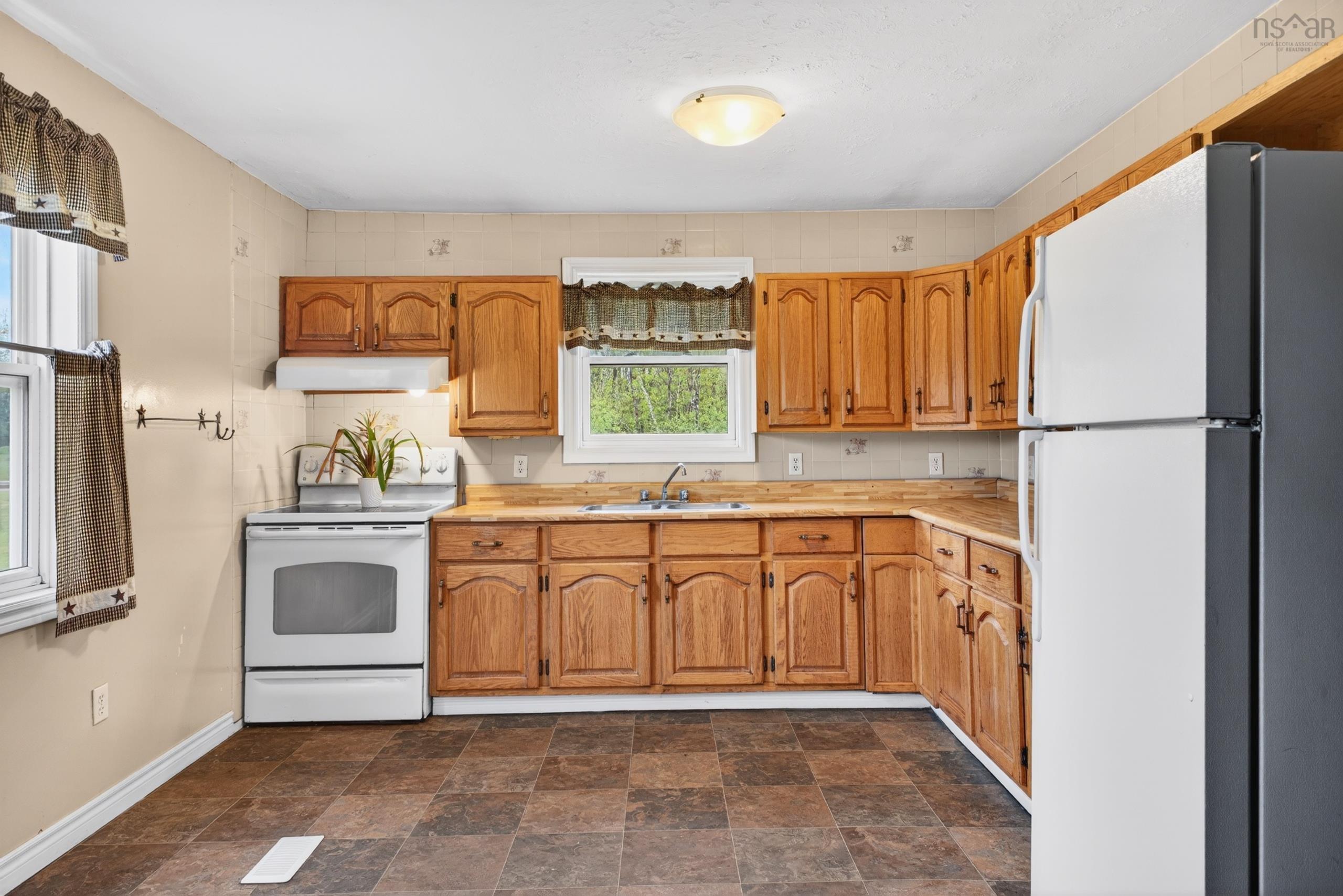 $180,000.00: 410 AUBURN Avenue, Stellarton
