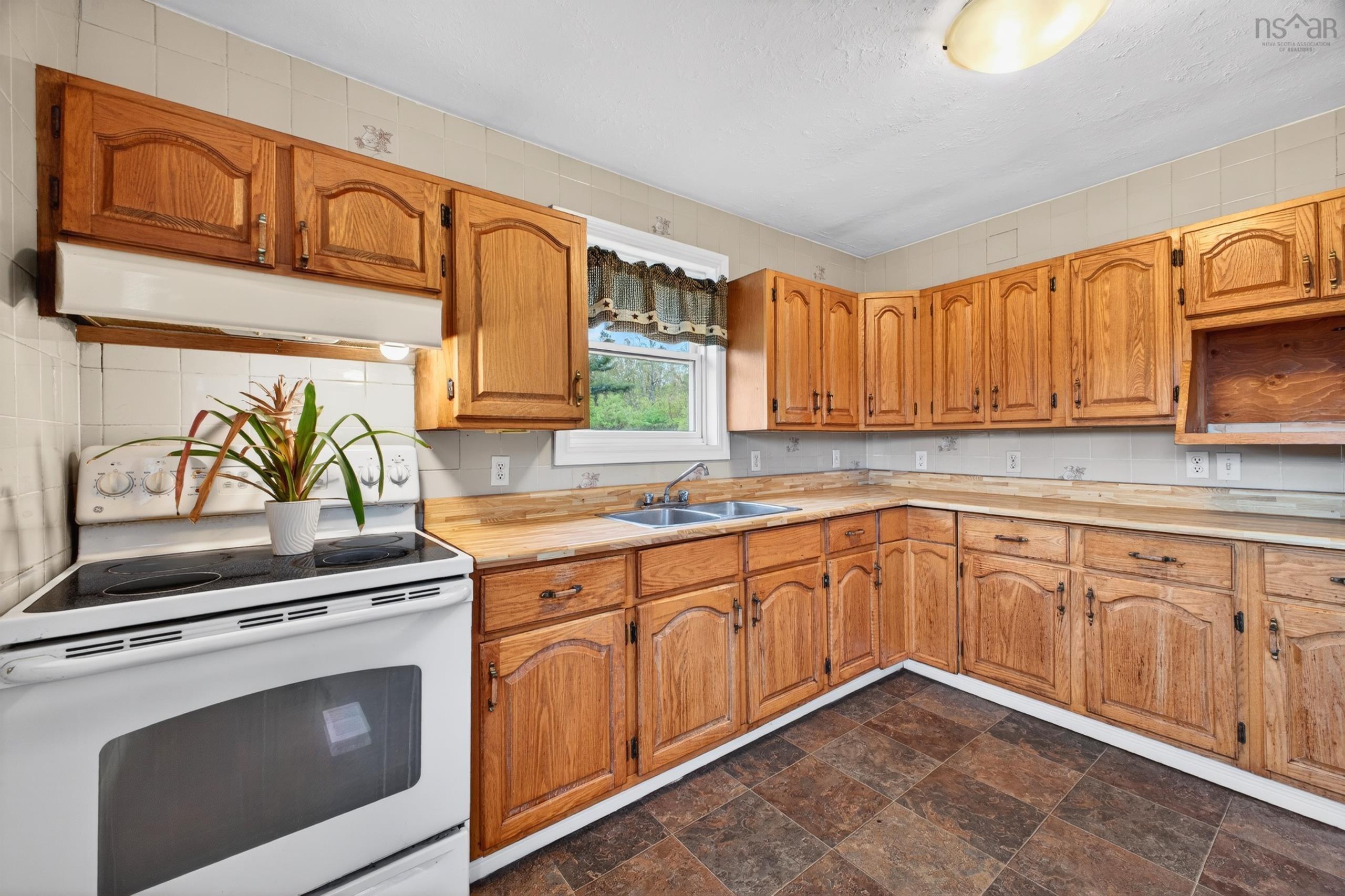 $180,000.00: 410 AUBURN Avenue, Stellarton