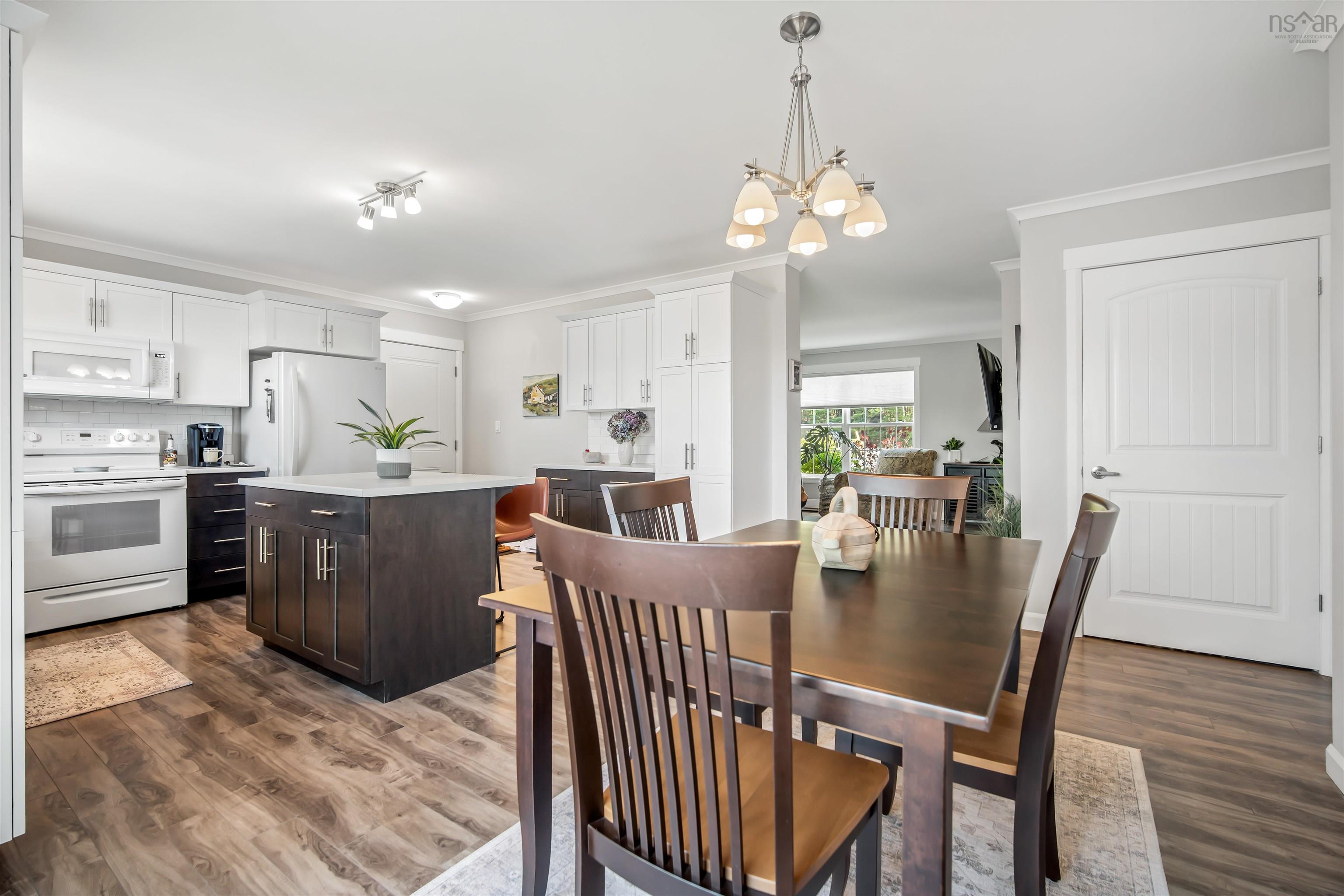 $1,425,000.00: 27/29 27 Pioneer Hill, Whites Lake