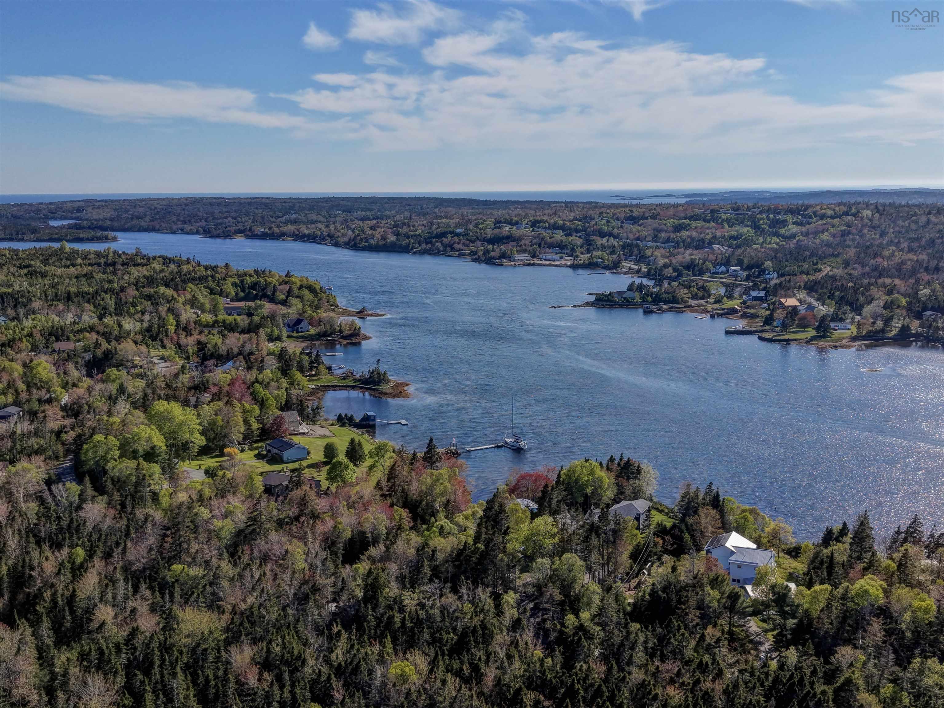 $1,425,000.00: 27/29 27 Pioneer Hill, Whites Lake