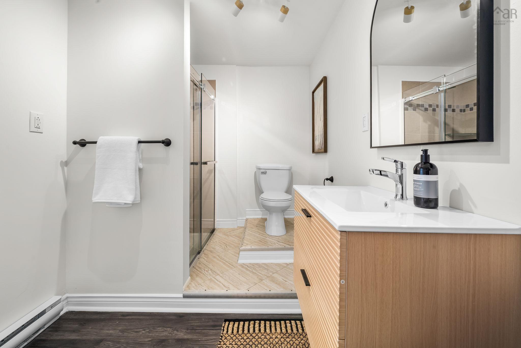 $695,000.00: 60 Saskatoon Drive, Halifax