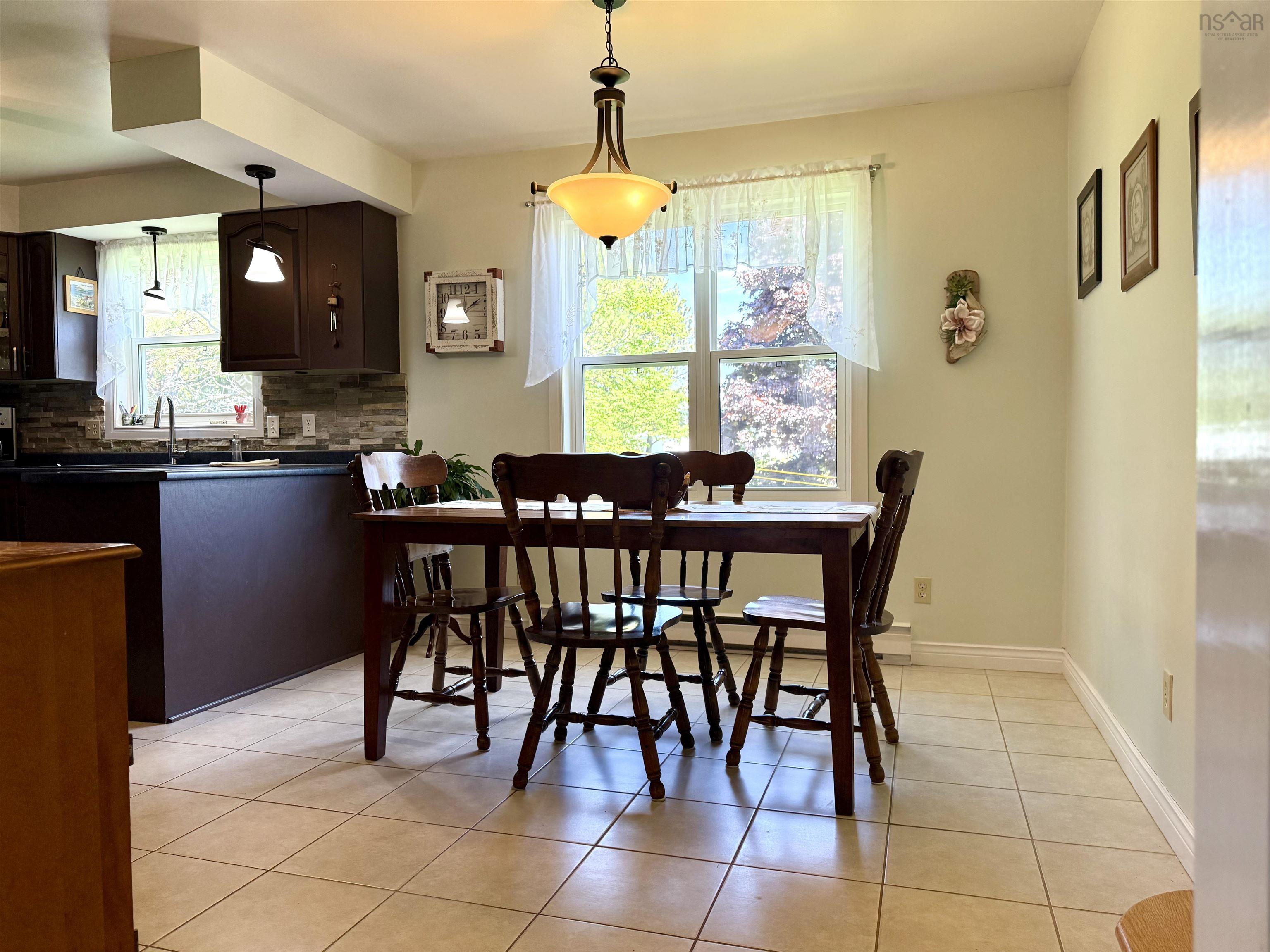 $379,900.00: 18 Fletcher Drive, Amherst