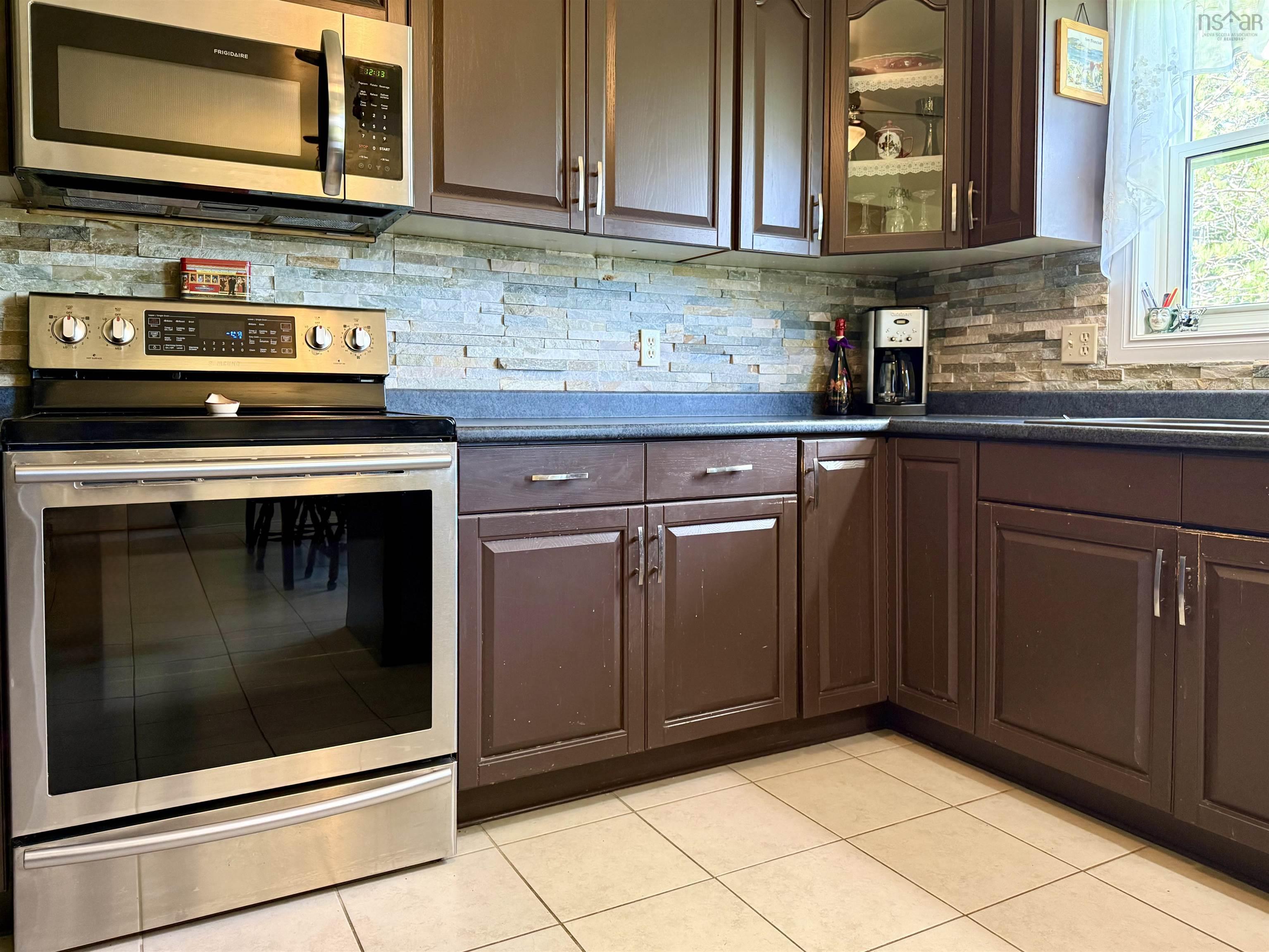 $379,900.00: 18 Fletcher Drive, Amherst