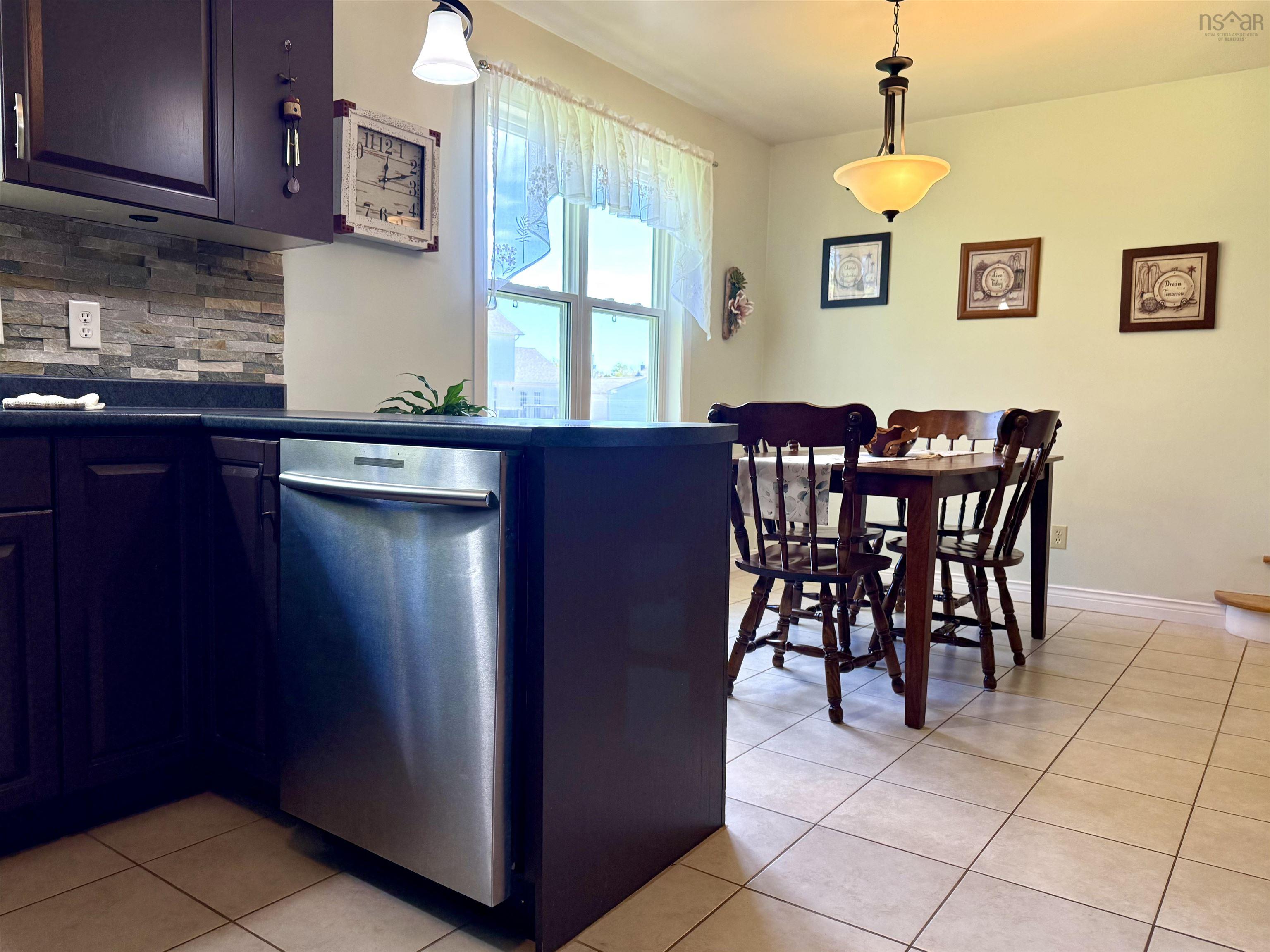 $379,900.00: 18 Fletcher Drive, Amherst