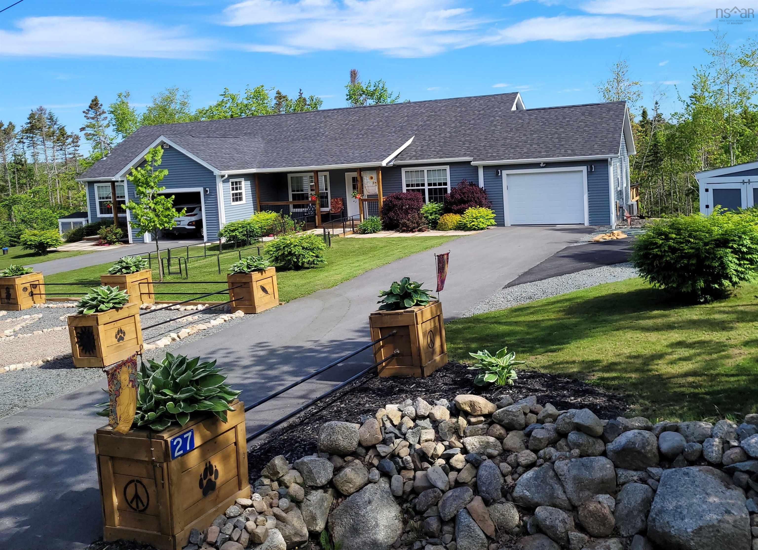 $1,425,000.00: 27/29 27/29 Pioneer Hill, Whites Lake