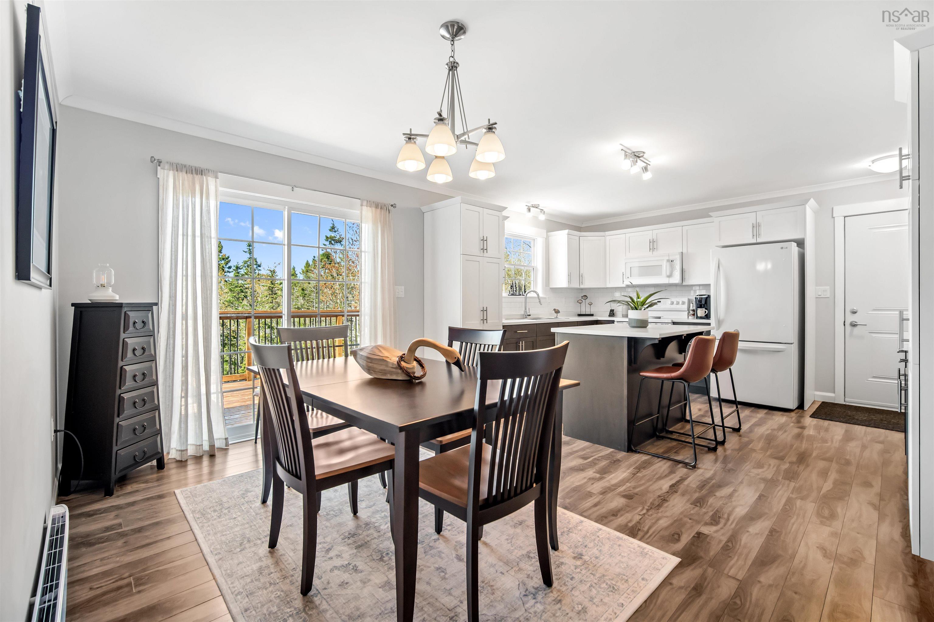 $1,425,000.00: 27/29 27/29 Pioneer Hill, Whites Lake