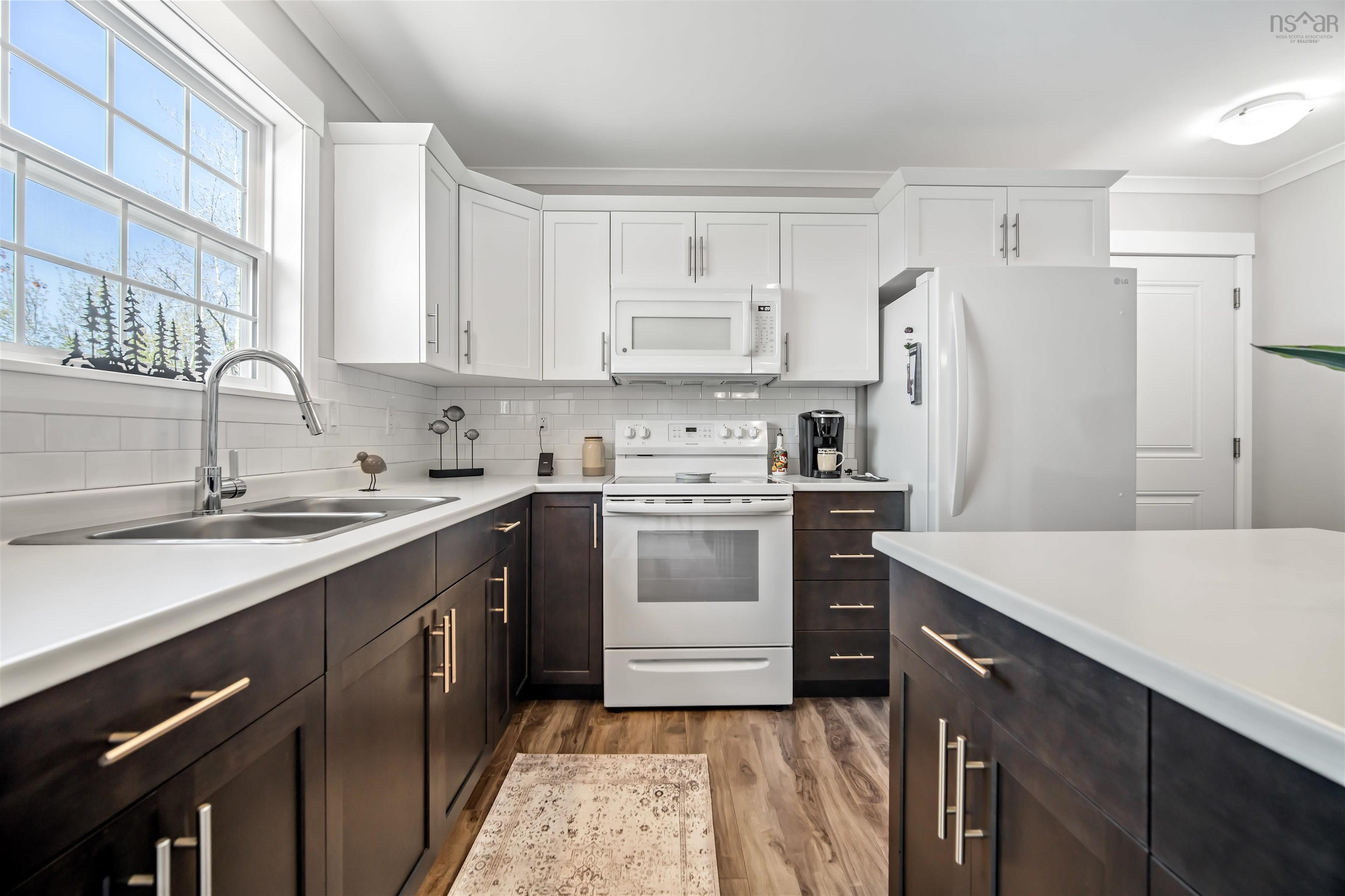 $1,425,000.00: 27/29 27/29 Pioneer Hill, Whites Lake
