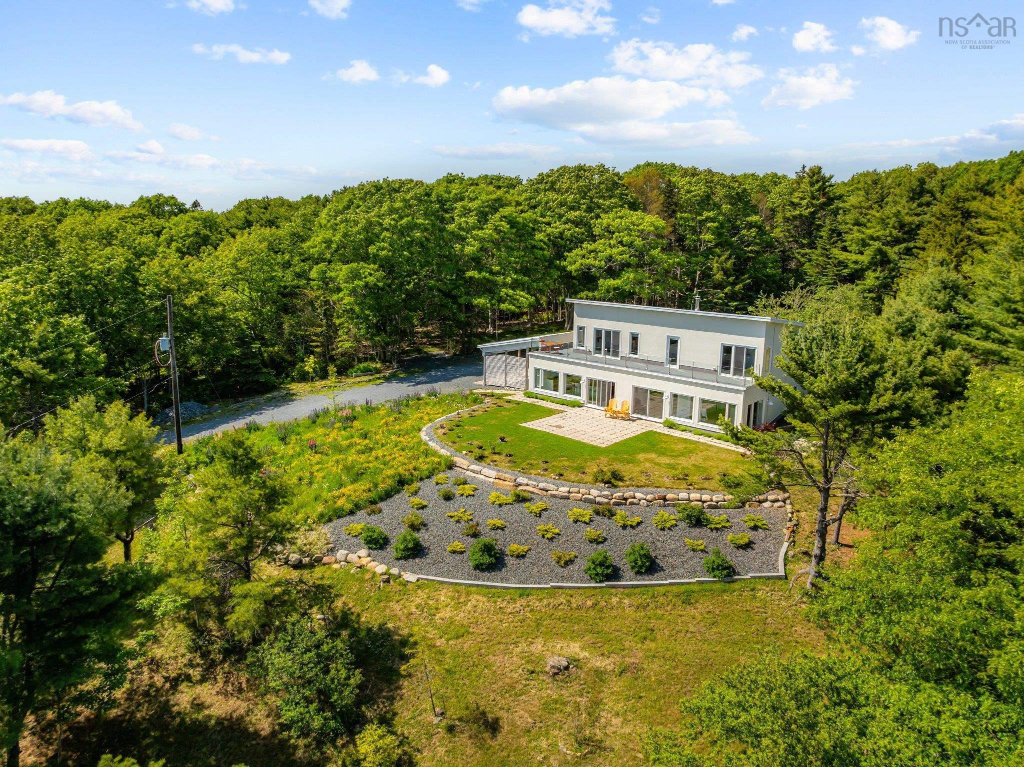 $1,999,000.00: 4808 332 Highway, East Lahave