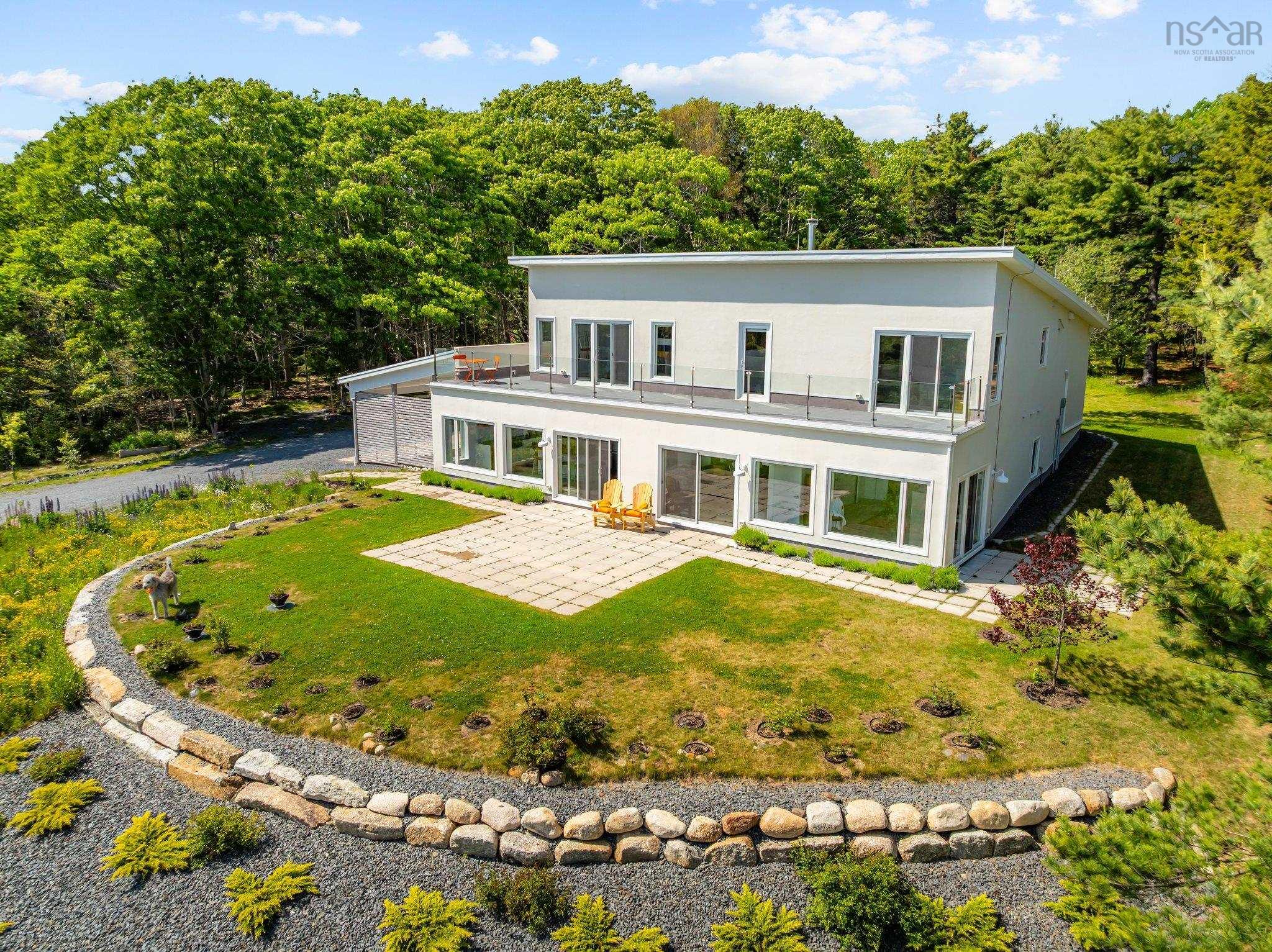 $1,999,000.00: 4808 332 Highway, East Lahave