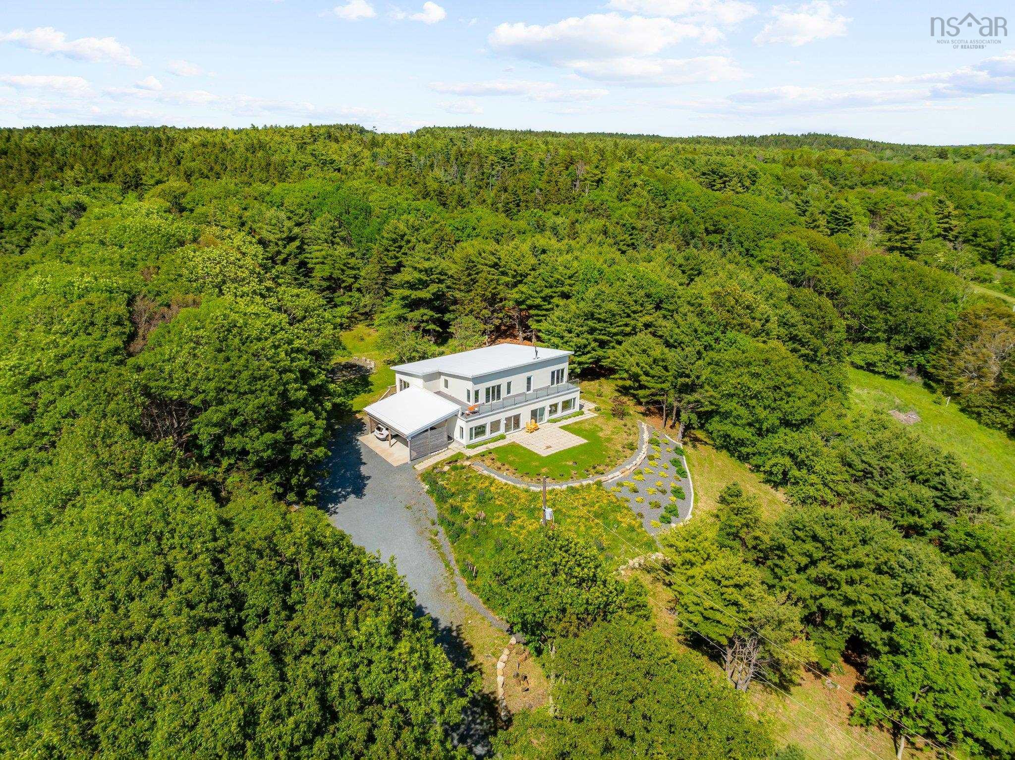 $1,999,000.00: 4808 332 Highway, East Lahave