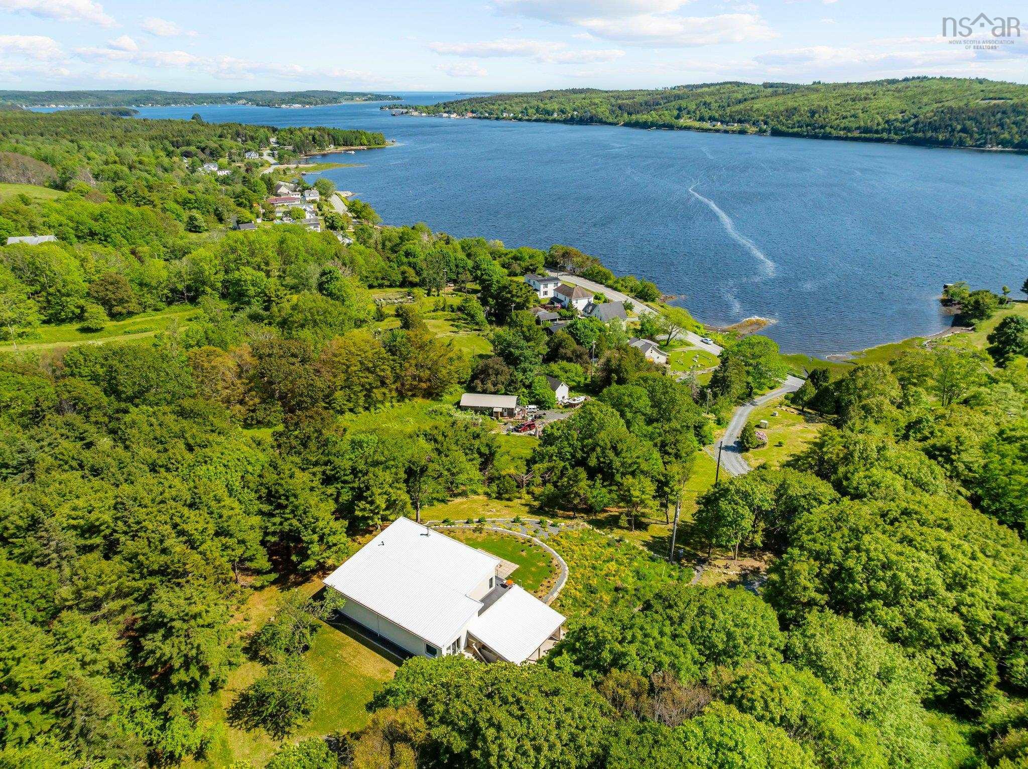 $1,999,000.00: 4808 332 Highway, East Lahave