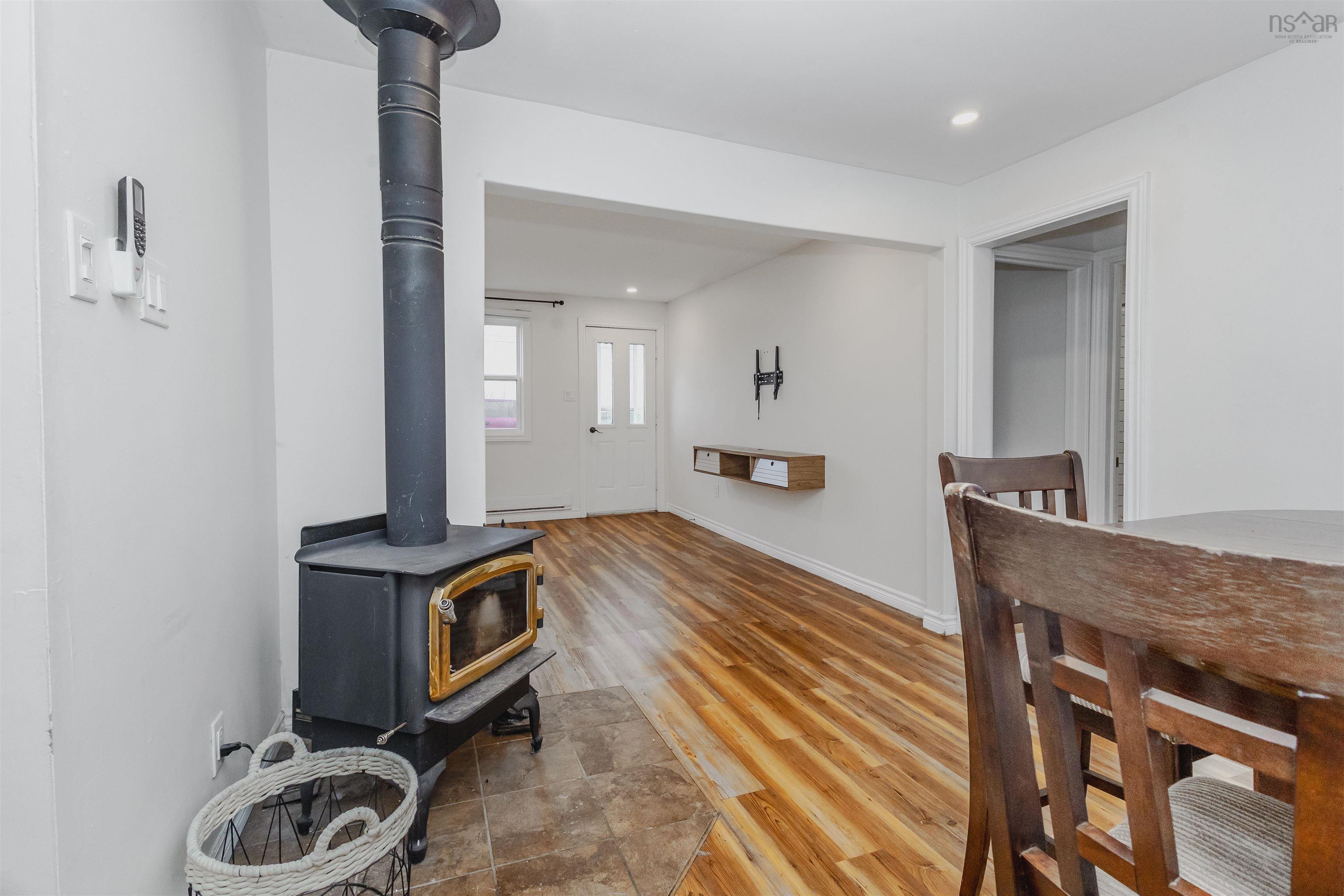 $219,900.00: 30 Thomas Avenue Sydney NS, Mira Road