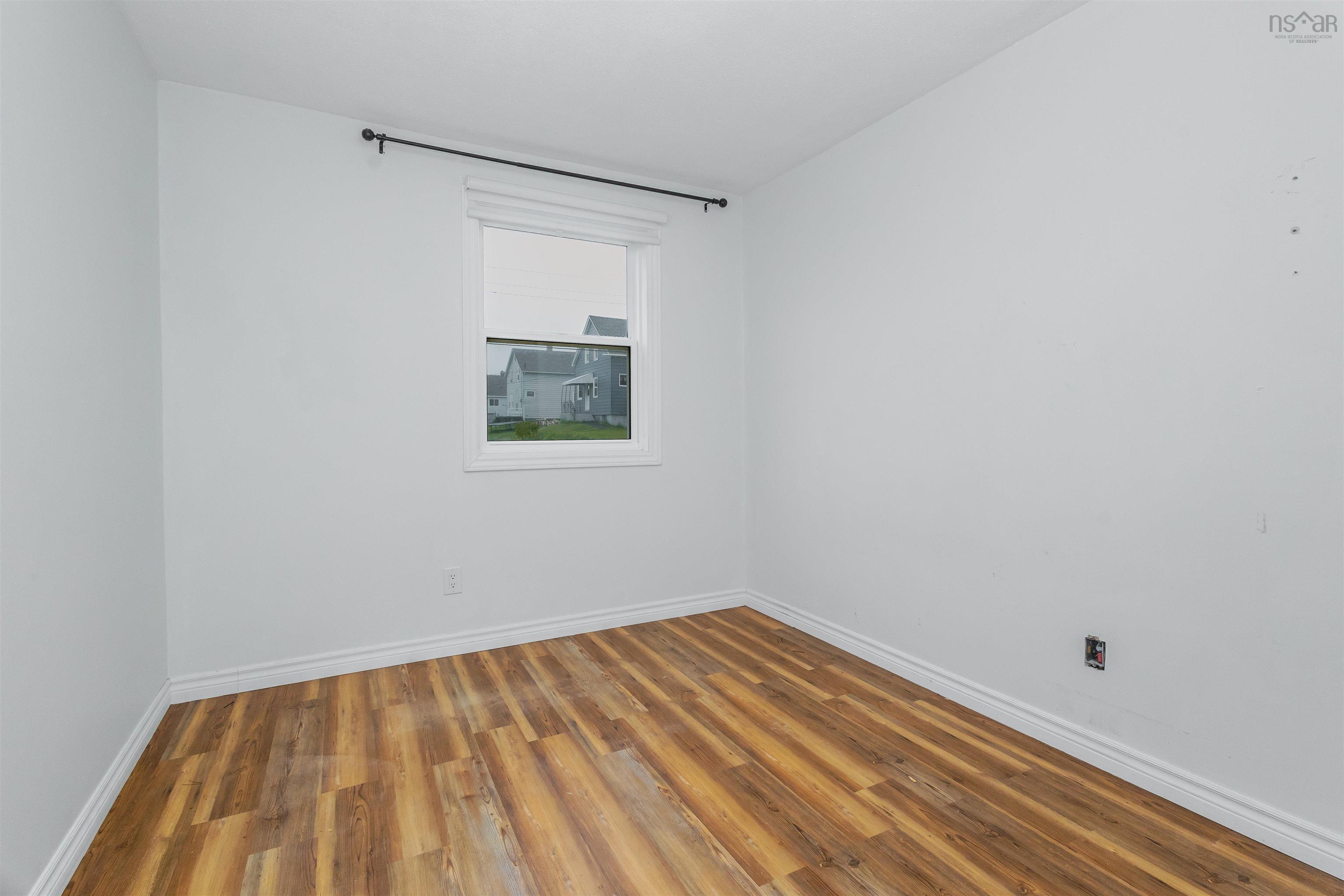 $219,900.00: 30 Thomas Avenue Sydney NS, Mira Road