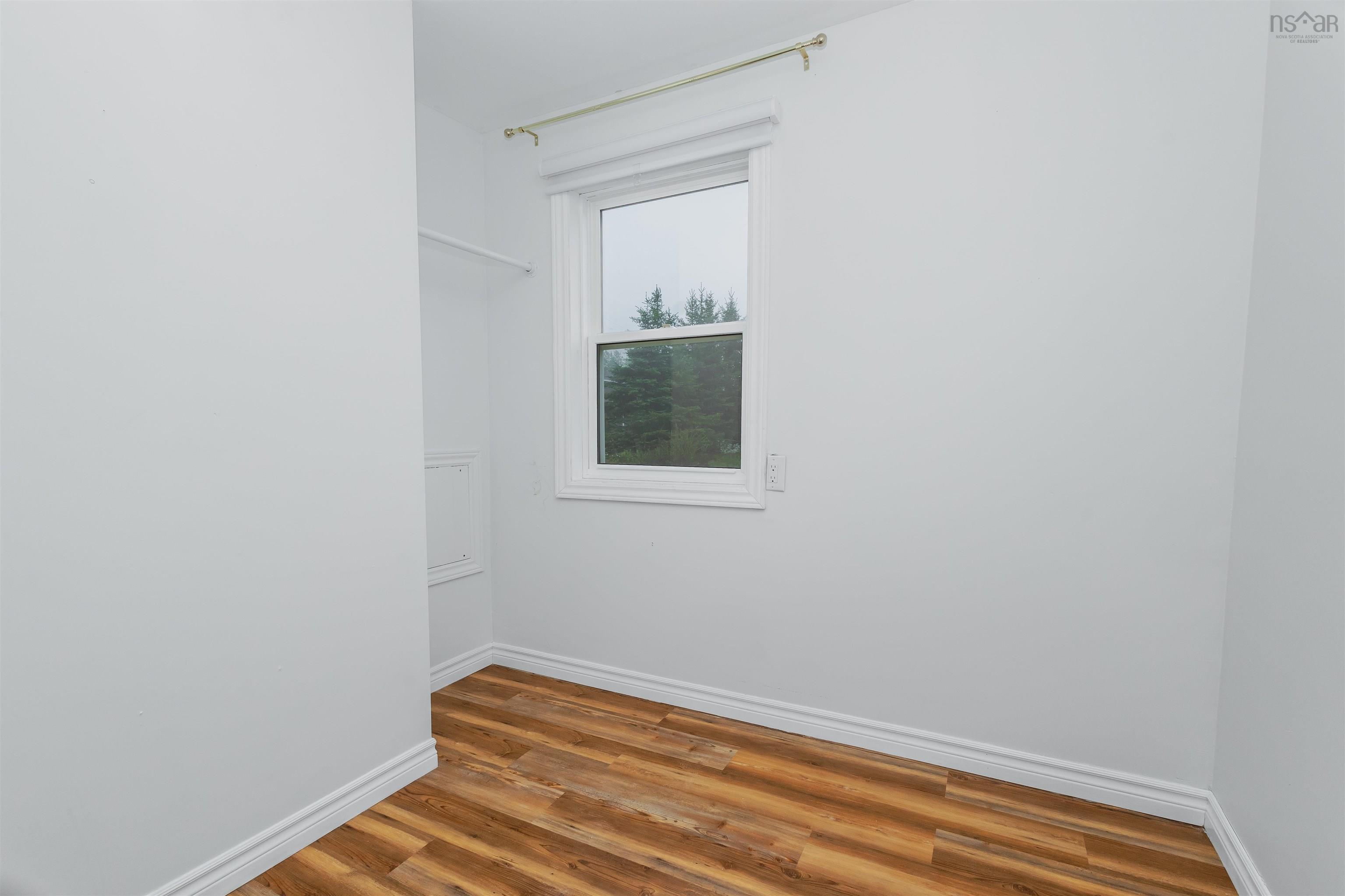 $219,900.00: 30 Thomas Avenue Sydney NS, Mira Road