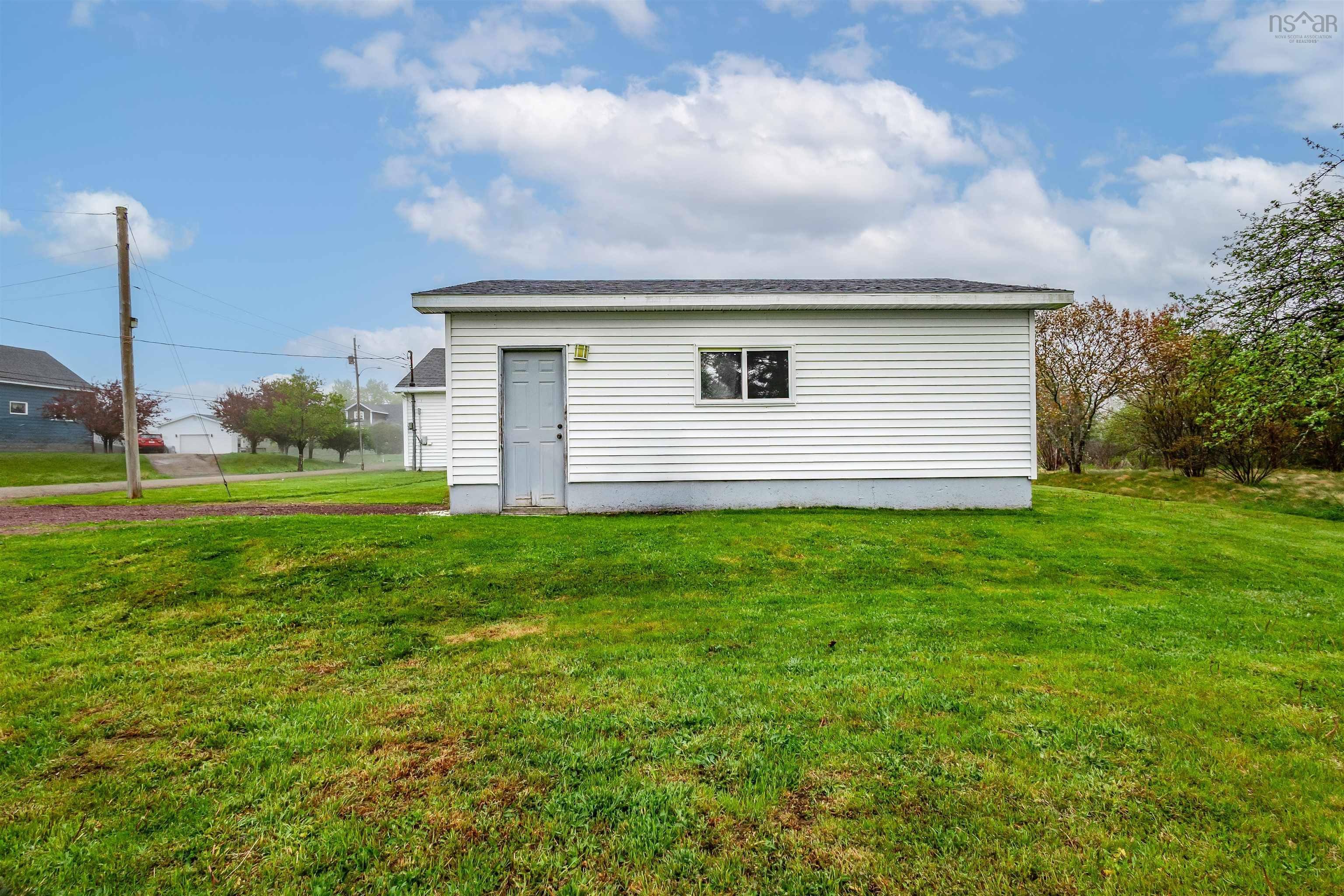 $219,900.00: 30 Thomas Avenue Sydney NS, Mira Road