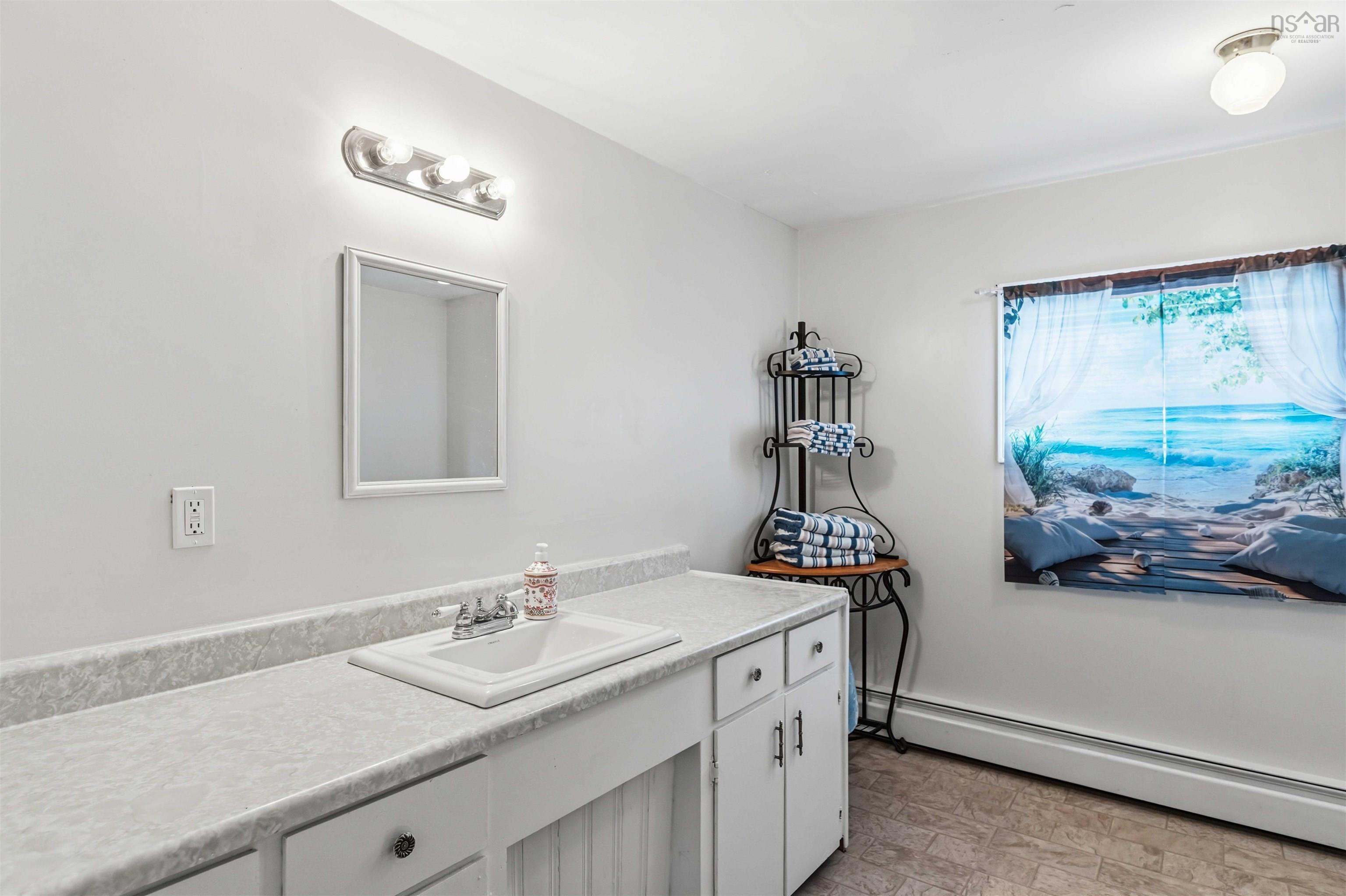 $700,000.00: 50 Whale Cove Road, Whale Cove