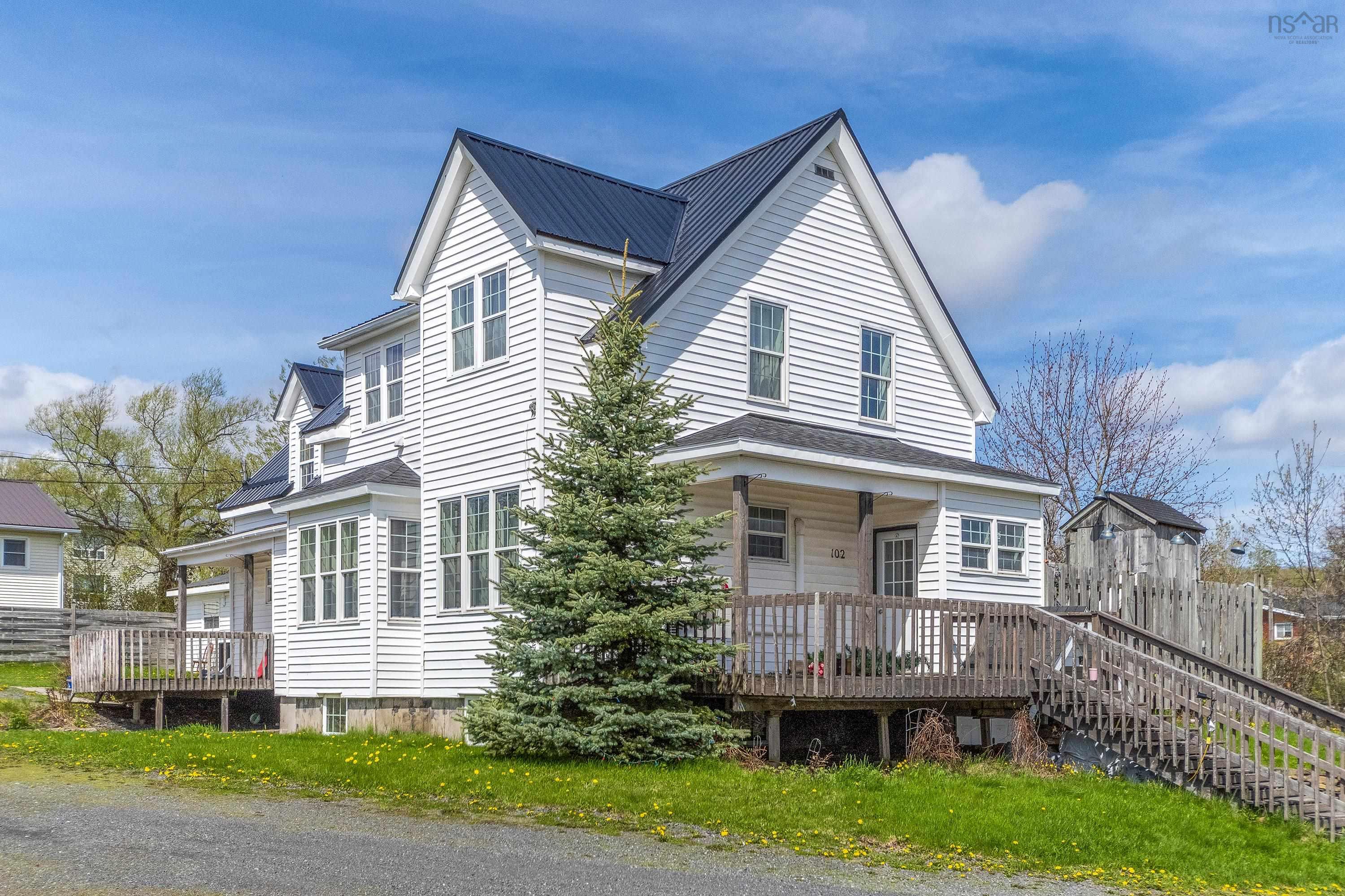 $425,000.00: 102 North Foord Street, Stellarton