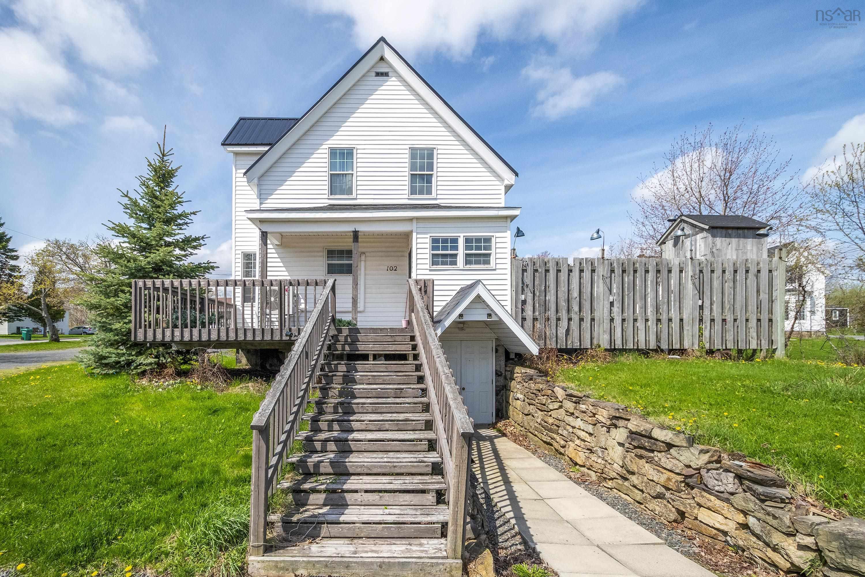 $425,000.00: 102 North Foord Street, Stellarton