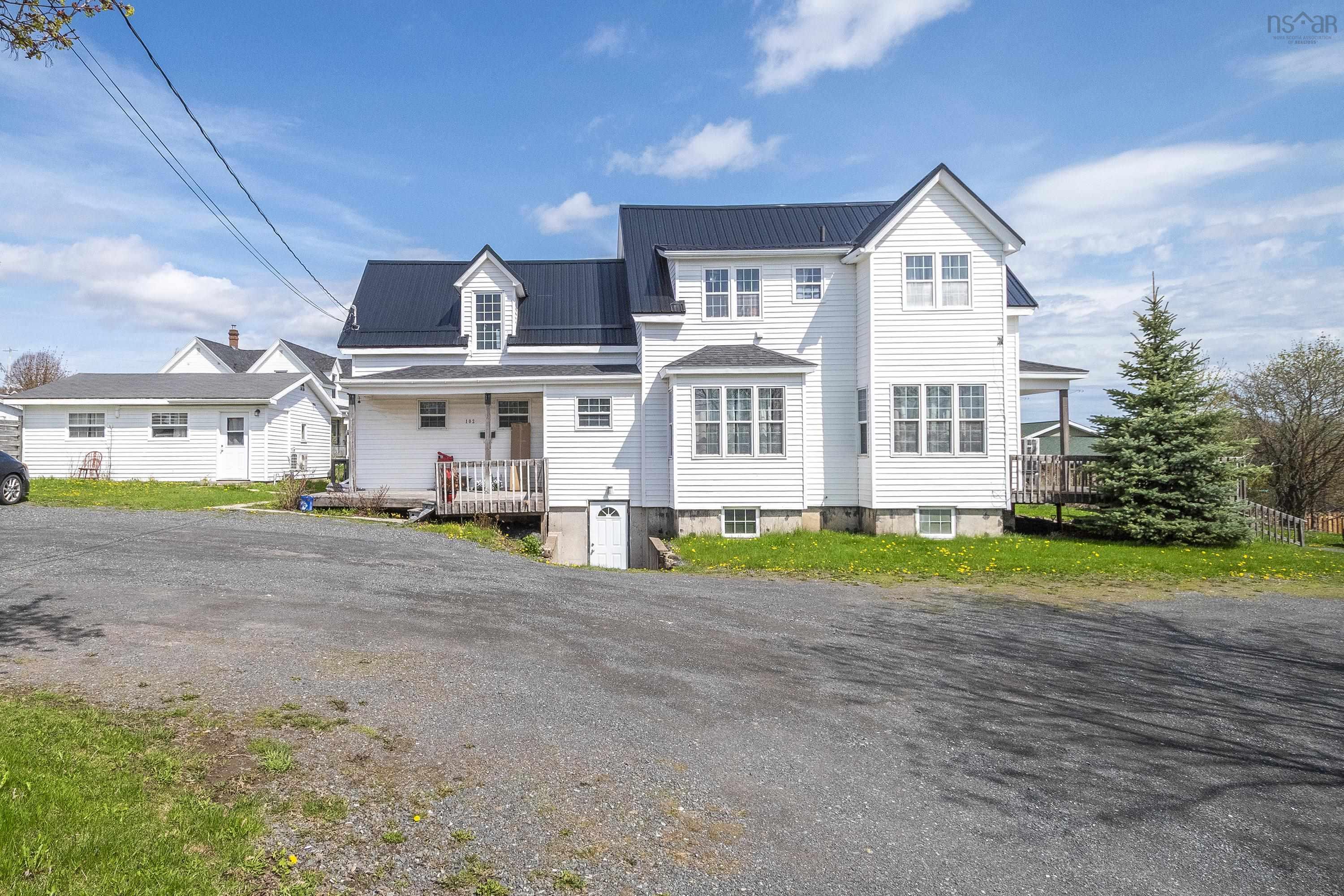 $425,000.00: 102 North Foord Street, Stellarton