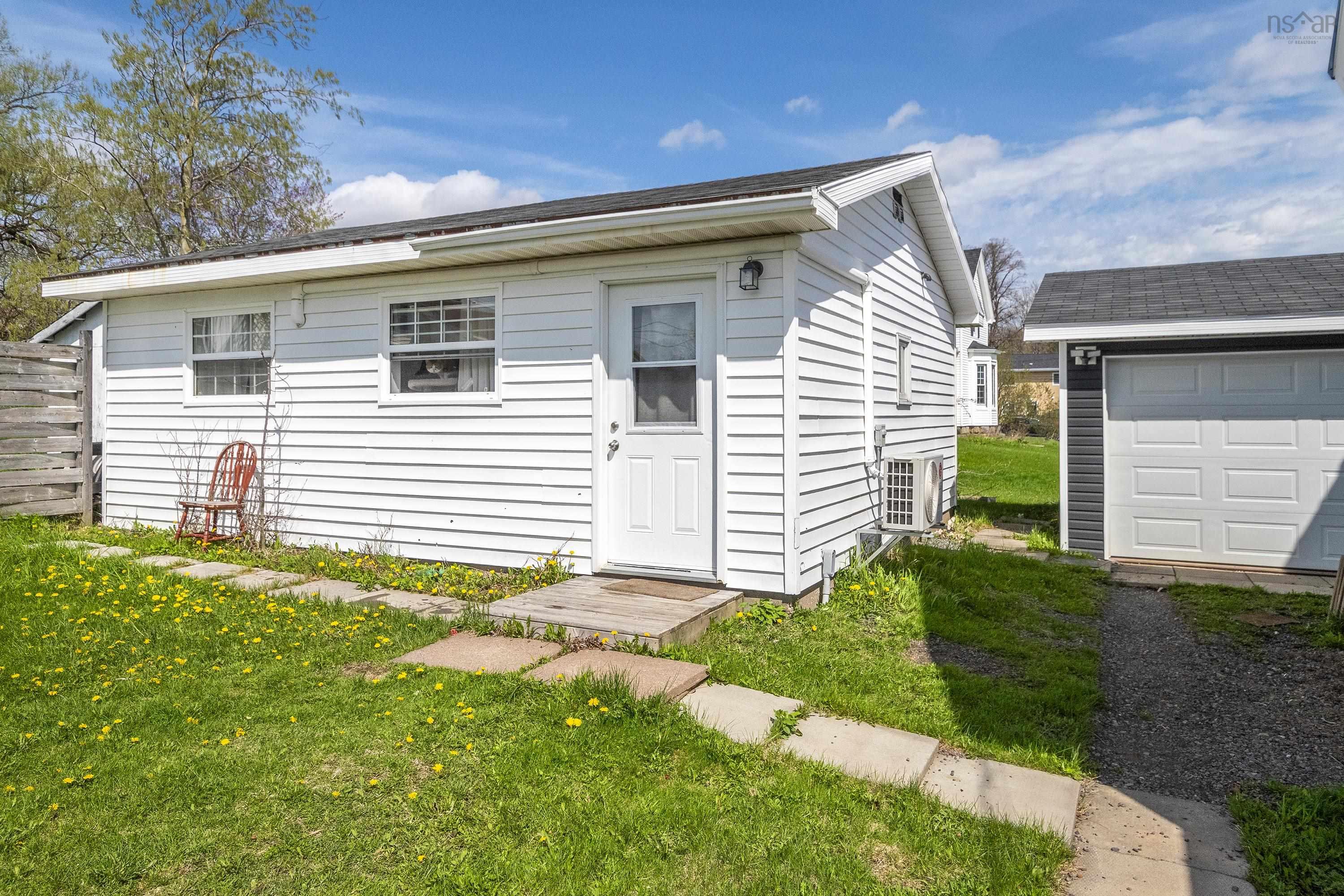 $425,000.00: 102 North Foord Street, Stellarton