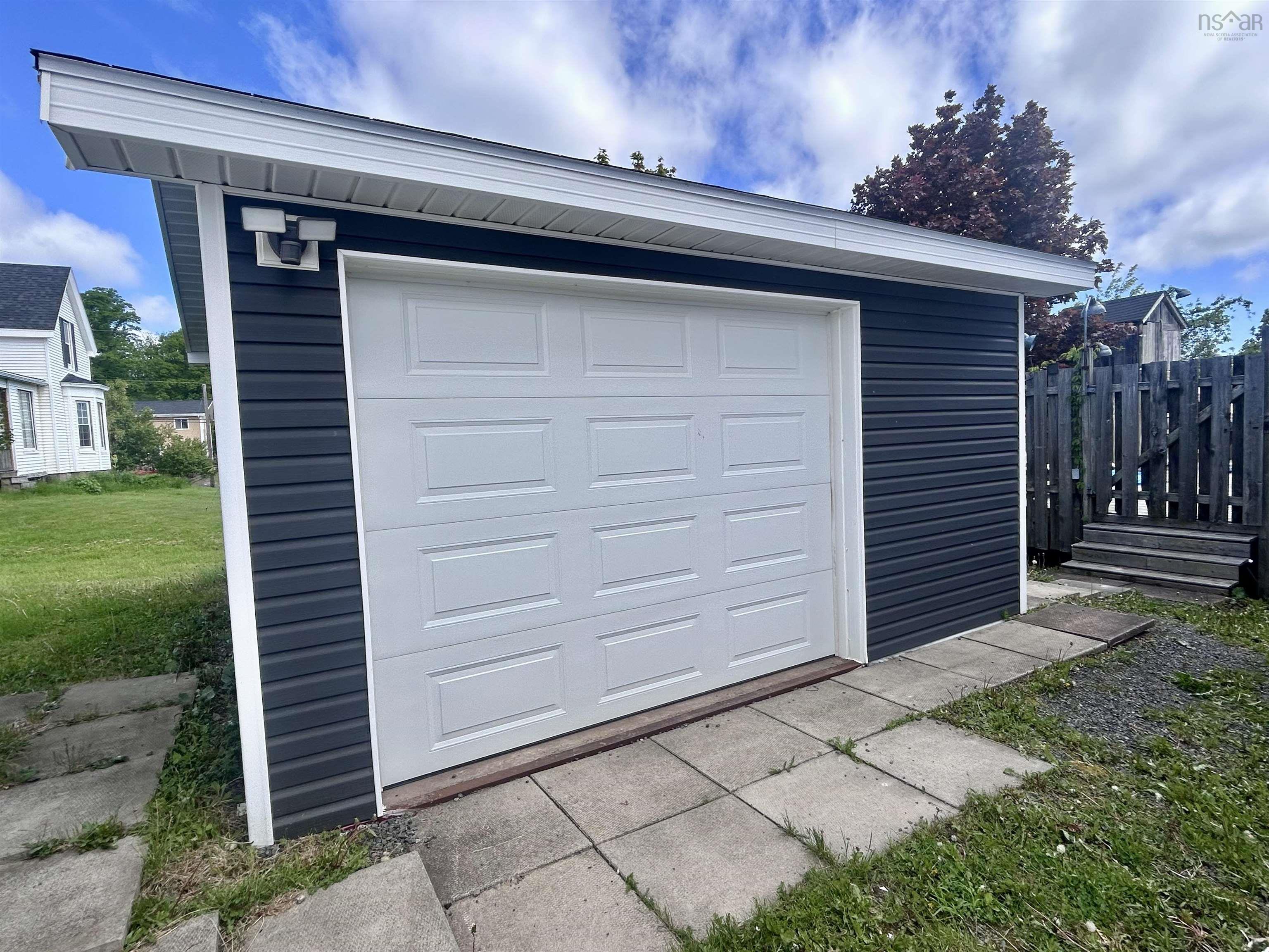 $425,000.00: 102 North Foord Street, Stellarton