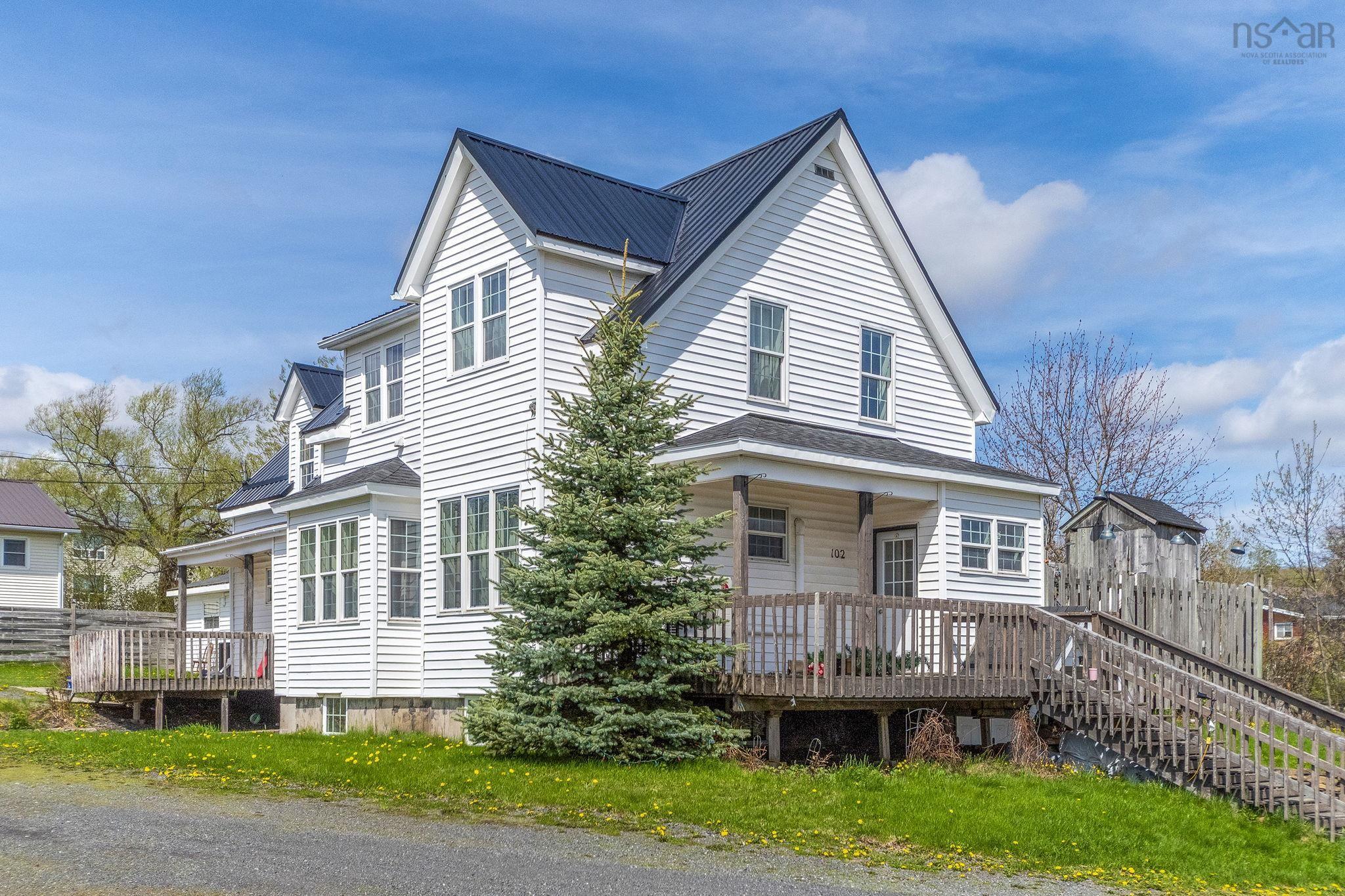 $425,000.00: 102 North Foord Street, Stellarton