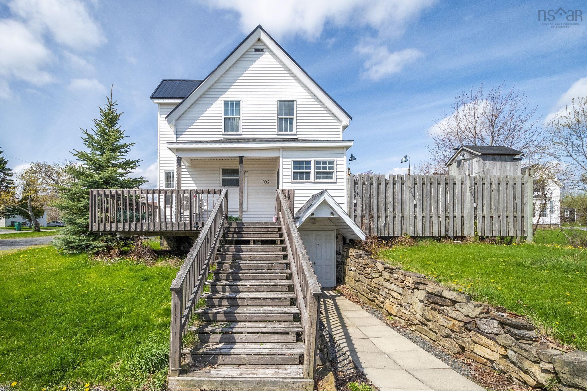 $425,000.00: 102 North Foord Street, Stellarton