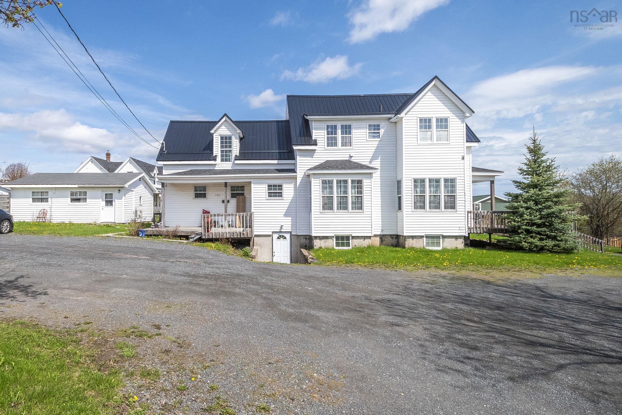 $425,000.00: 102 North Foord Street, Stellarton
