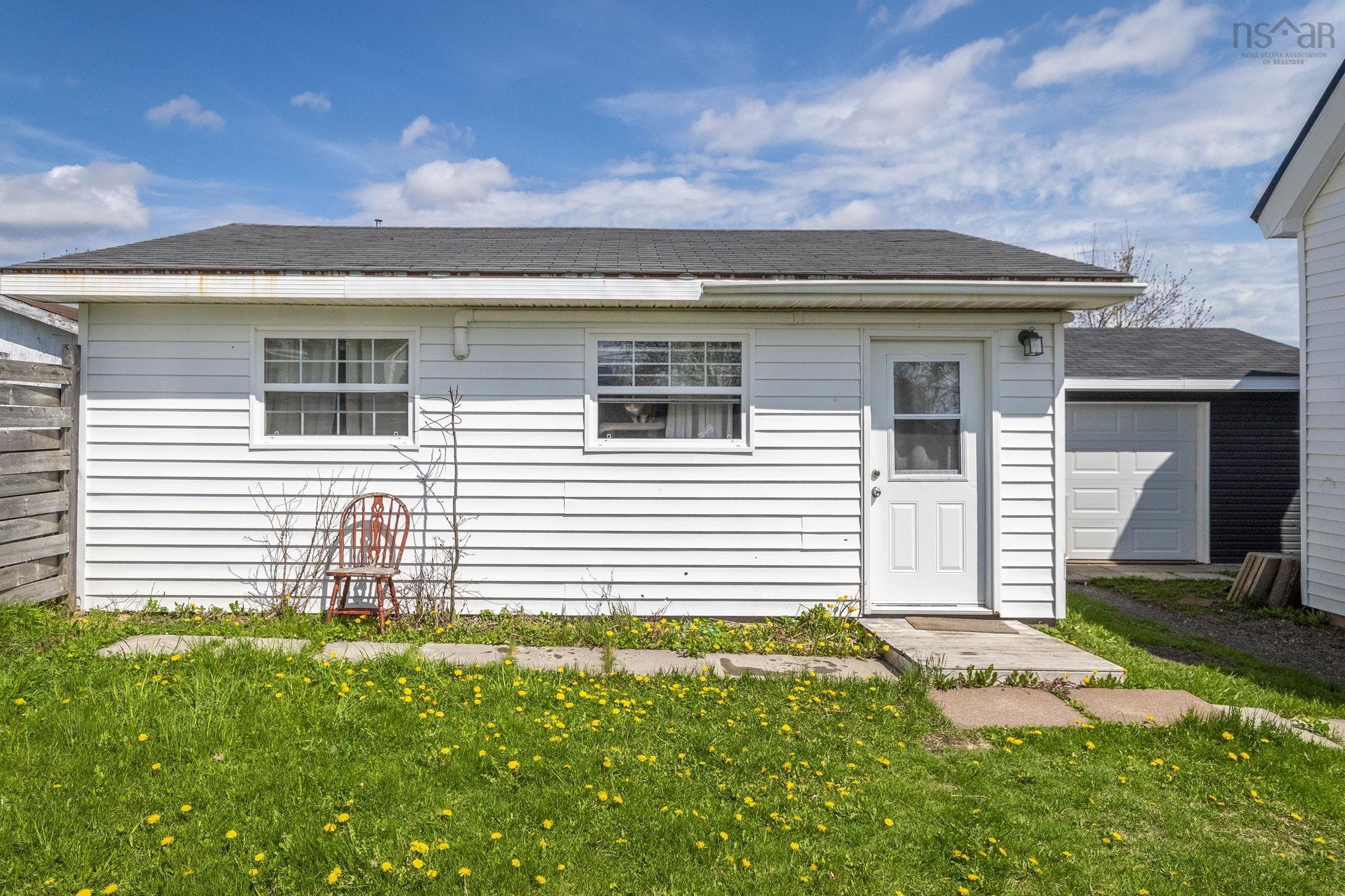 $425,000.00: 102 North Foord Street, Stellarton