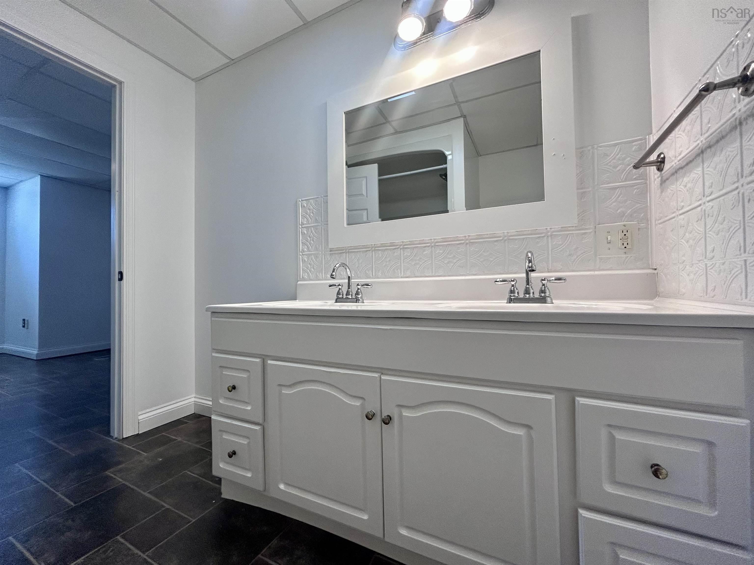$425,000.00: 102 North Foord Street, Stellarton