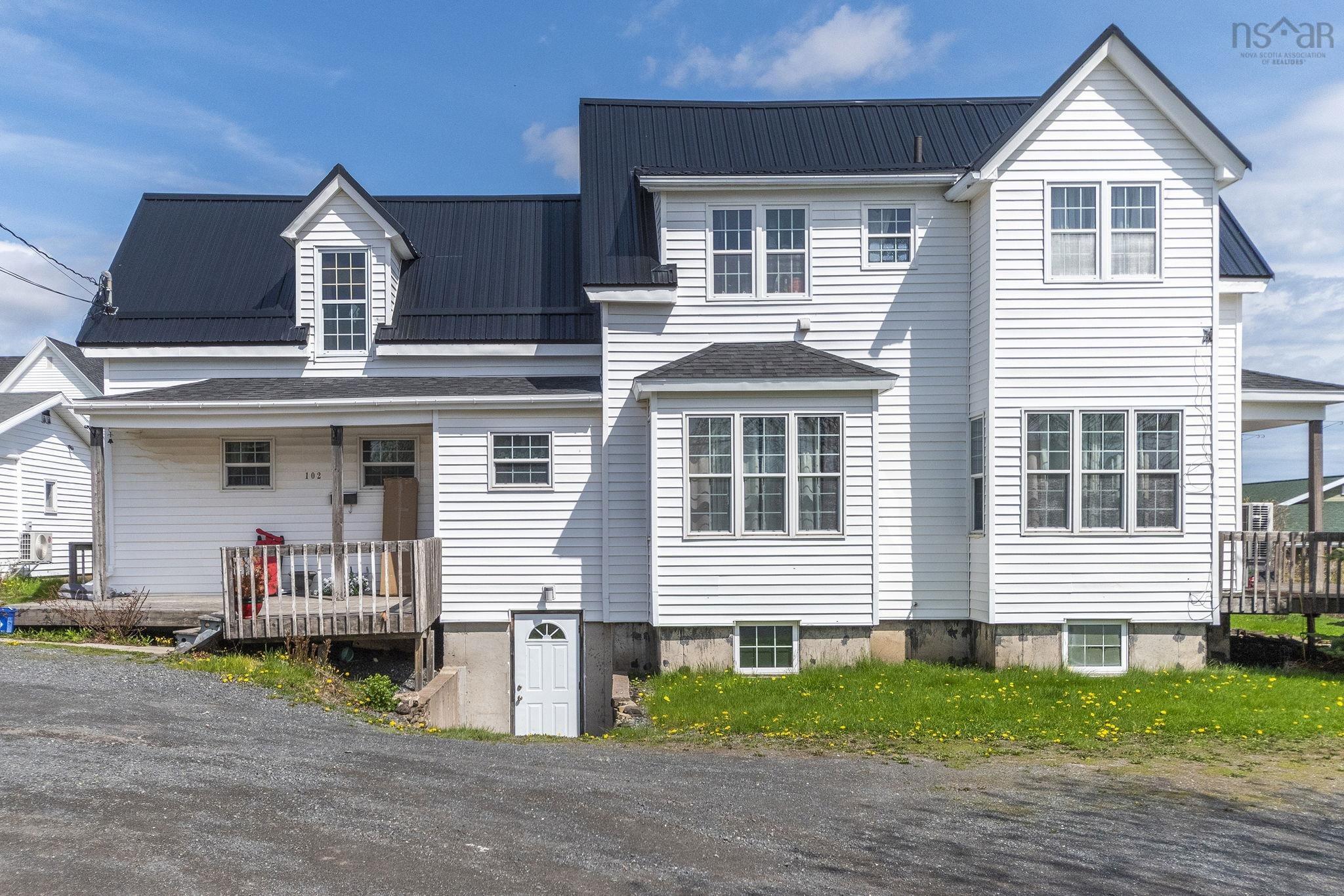 $425,000.00: 102 North Foord Street, Stellarton