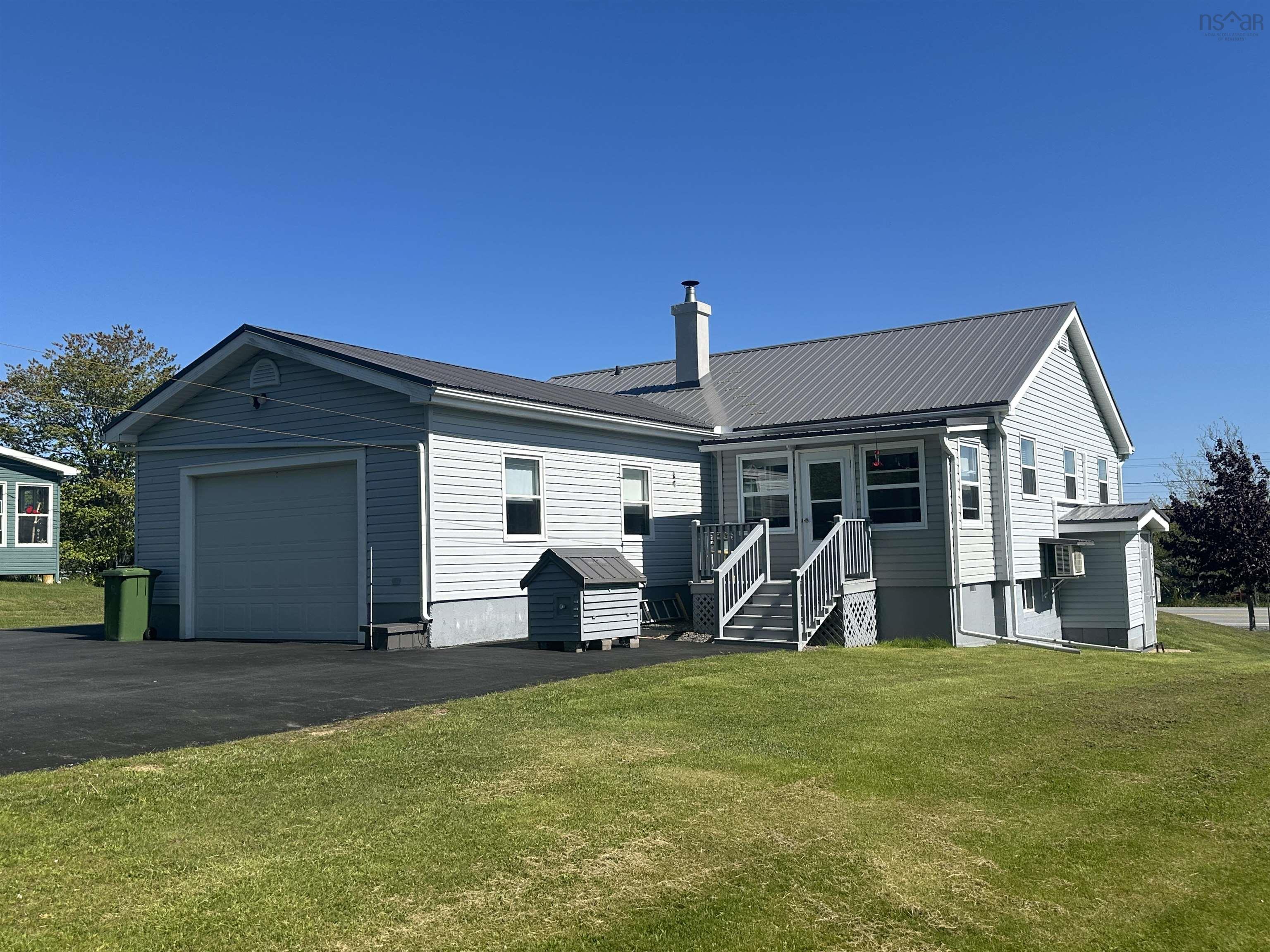 $425,000.00: 6670 Highway 3, Hunts Point