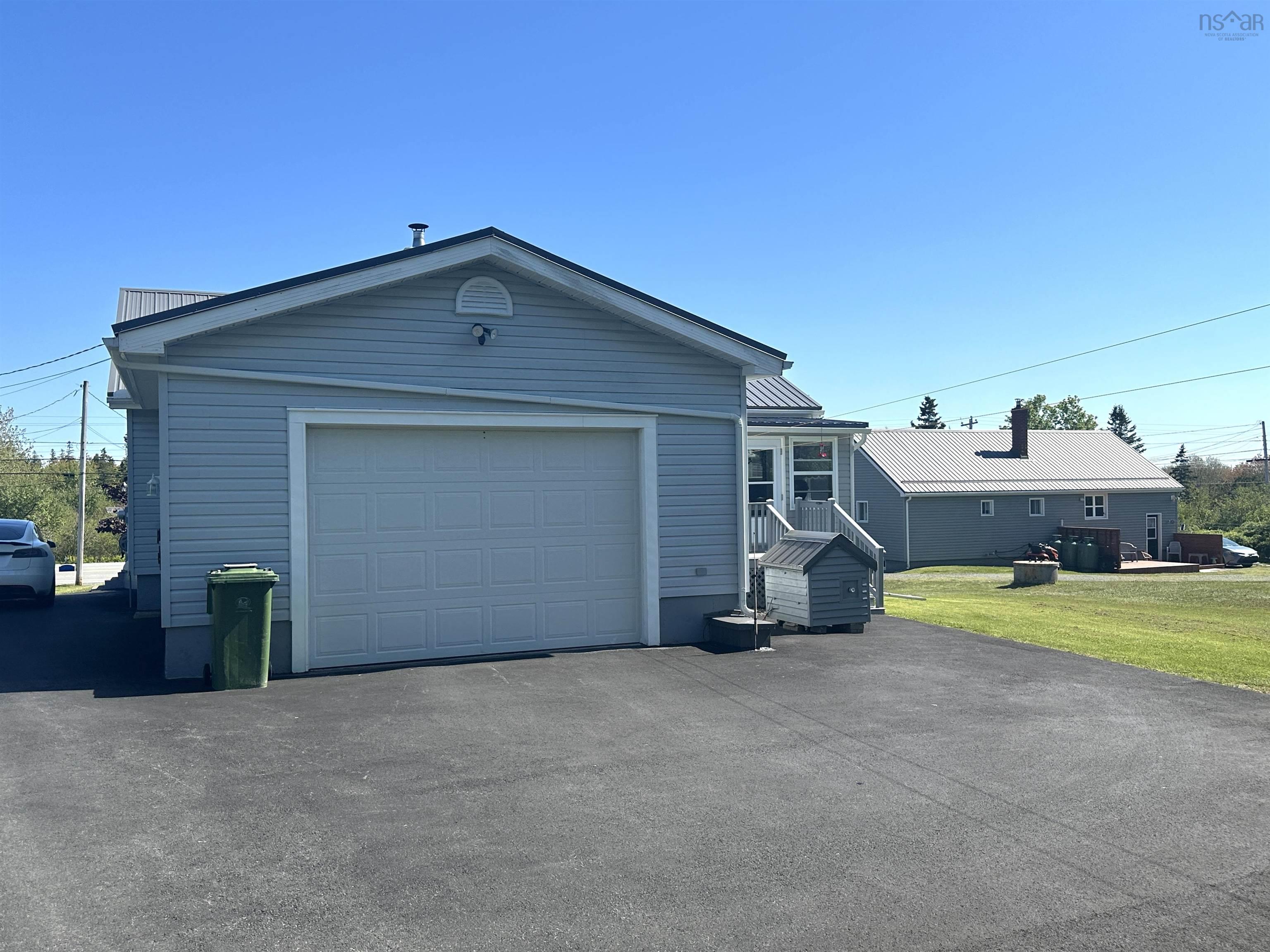 $425,000.00: 6670 Highway 3, Hunts Point