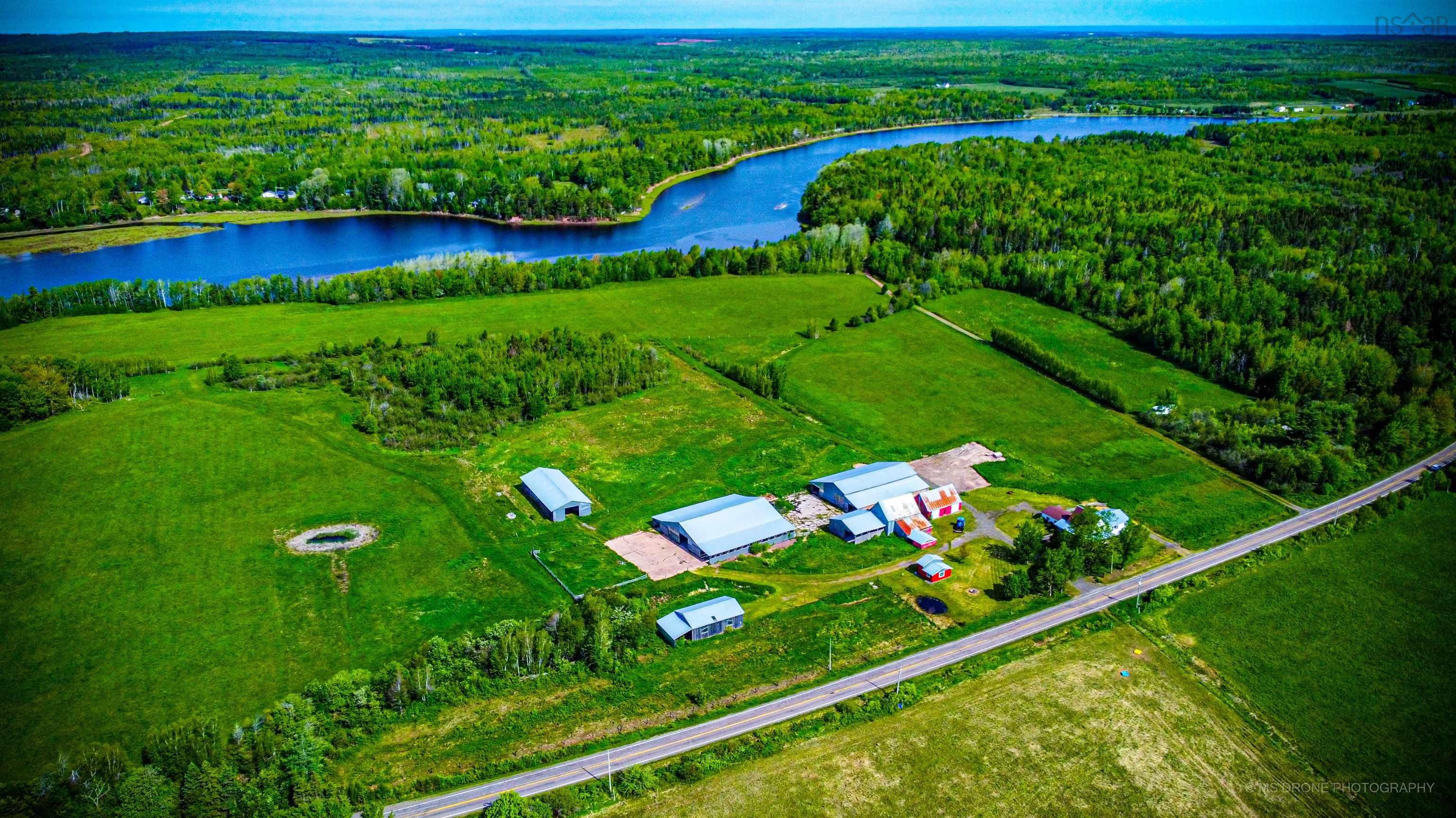 $659,900.00: 7729 Highway 321, Roslin