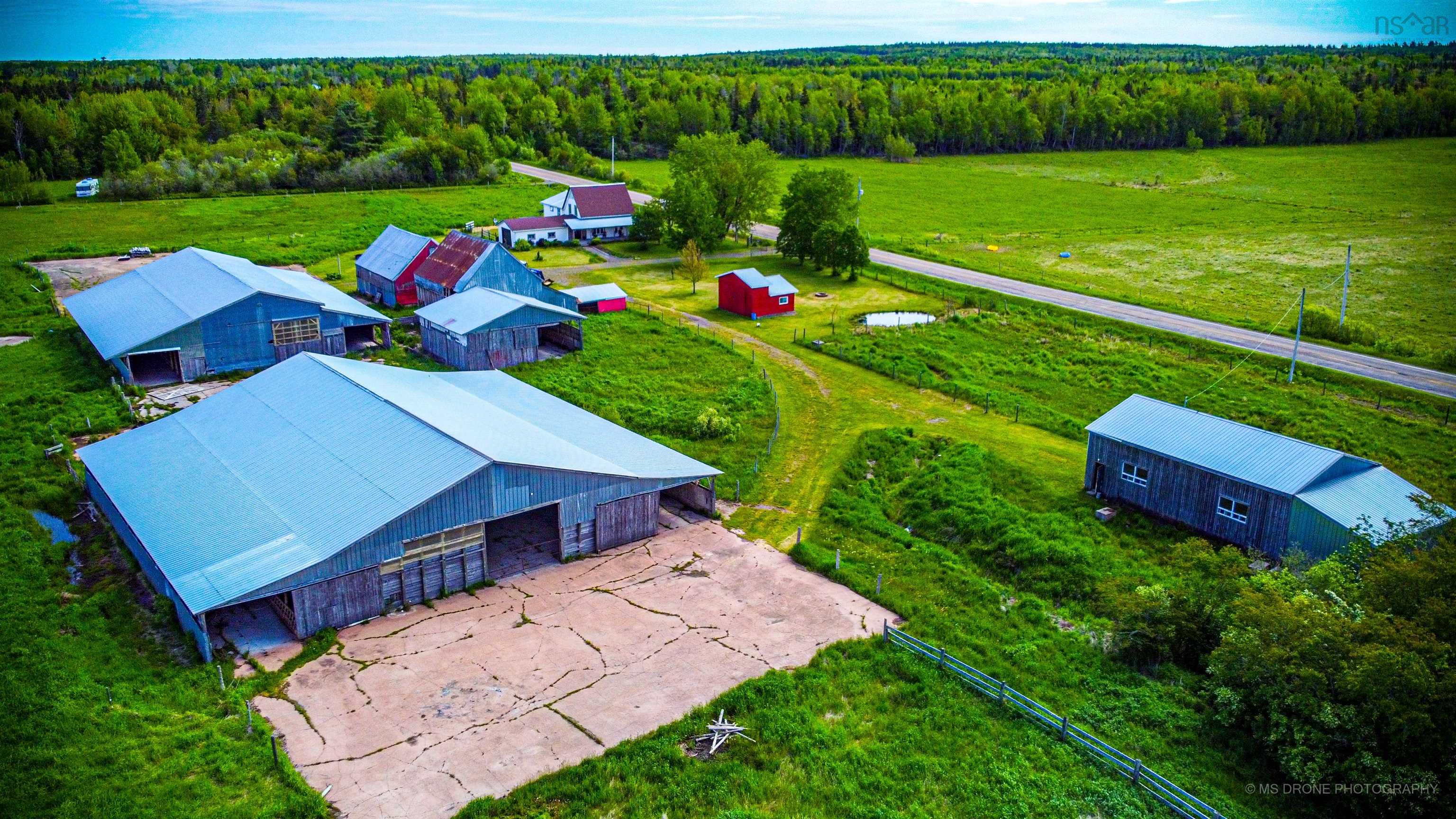 $659,900.00: 7729 Highway 321, Roslin