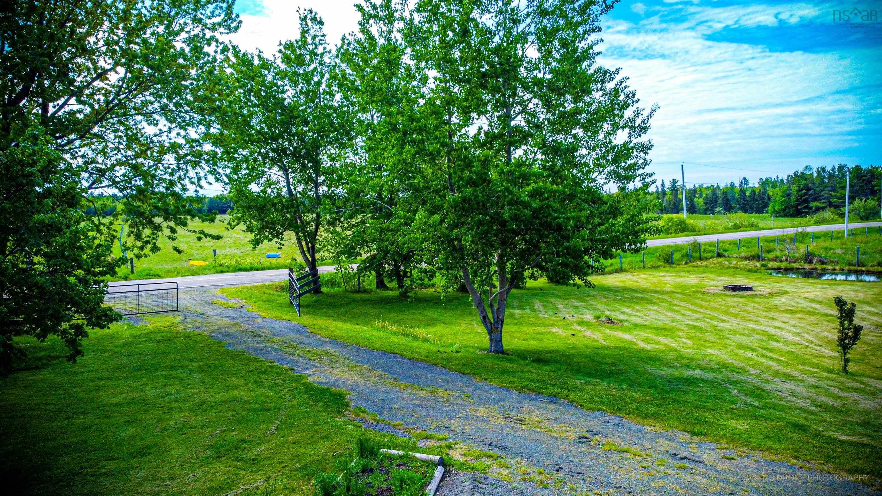 $659,900.00: 7729 Highway 321, Roslin
