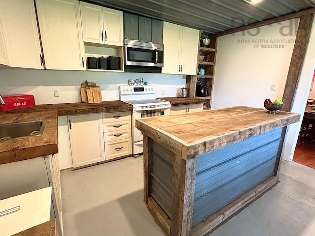 $659,900.00: 7729 Highway 321, Roslin