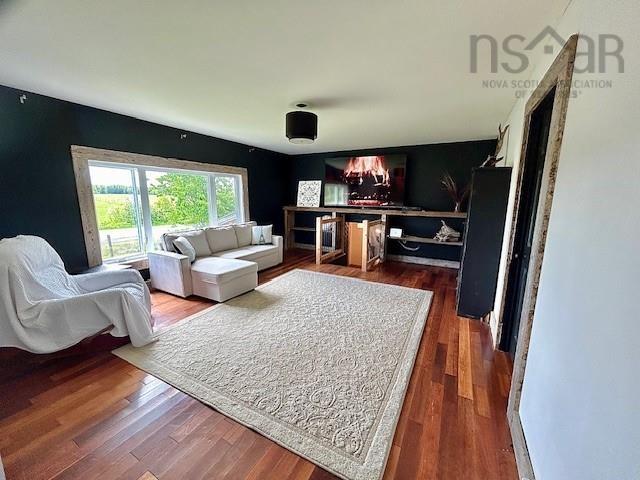 $659,900.00: 7729 Highway 321, Roslin