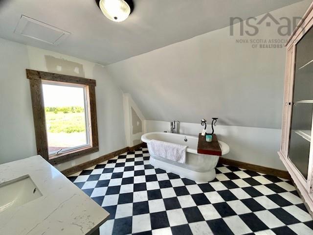 $659,900.00: 7729 Highway 321, Roslin